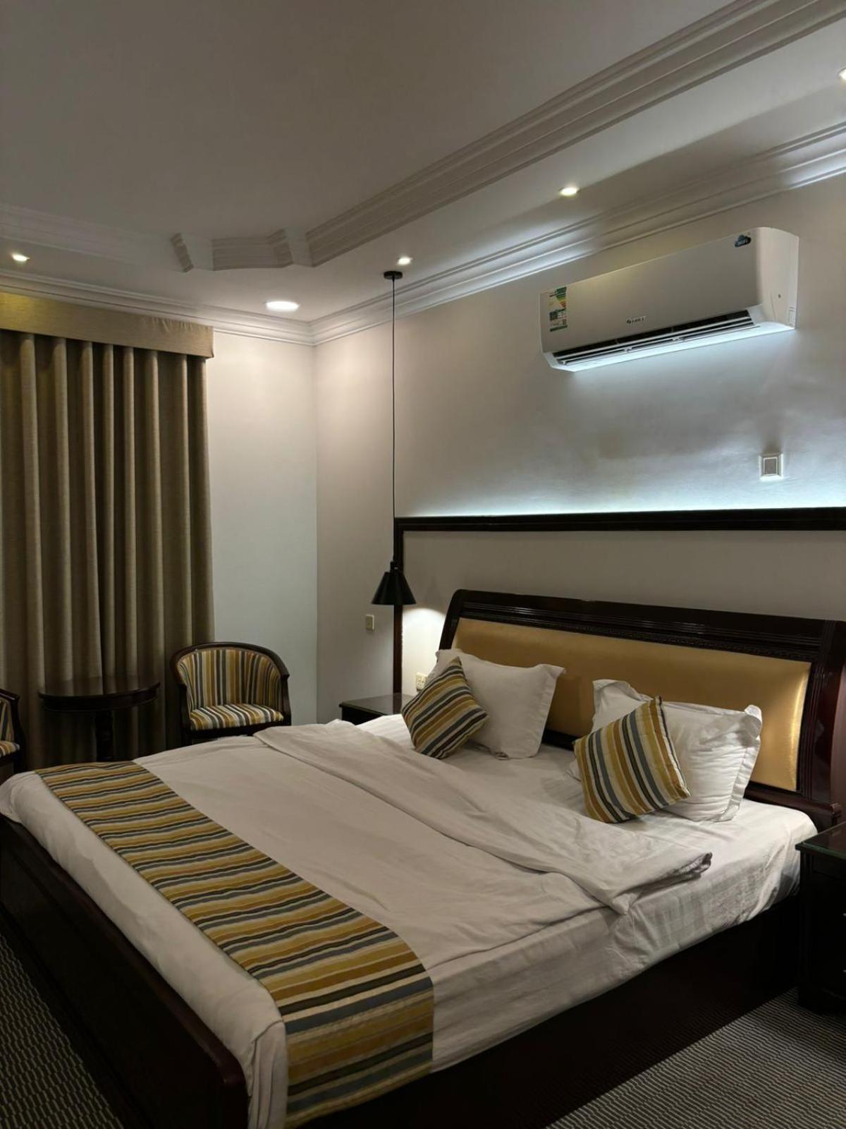 Al Mokhmalia Serviced *