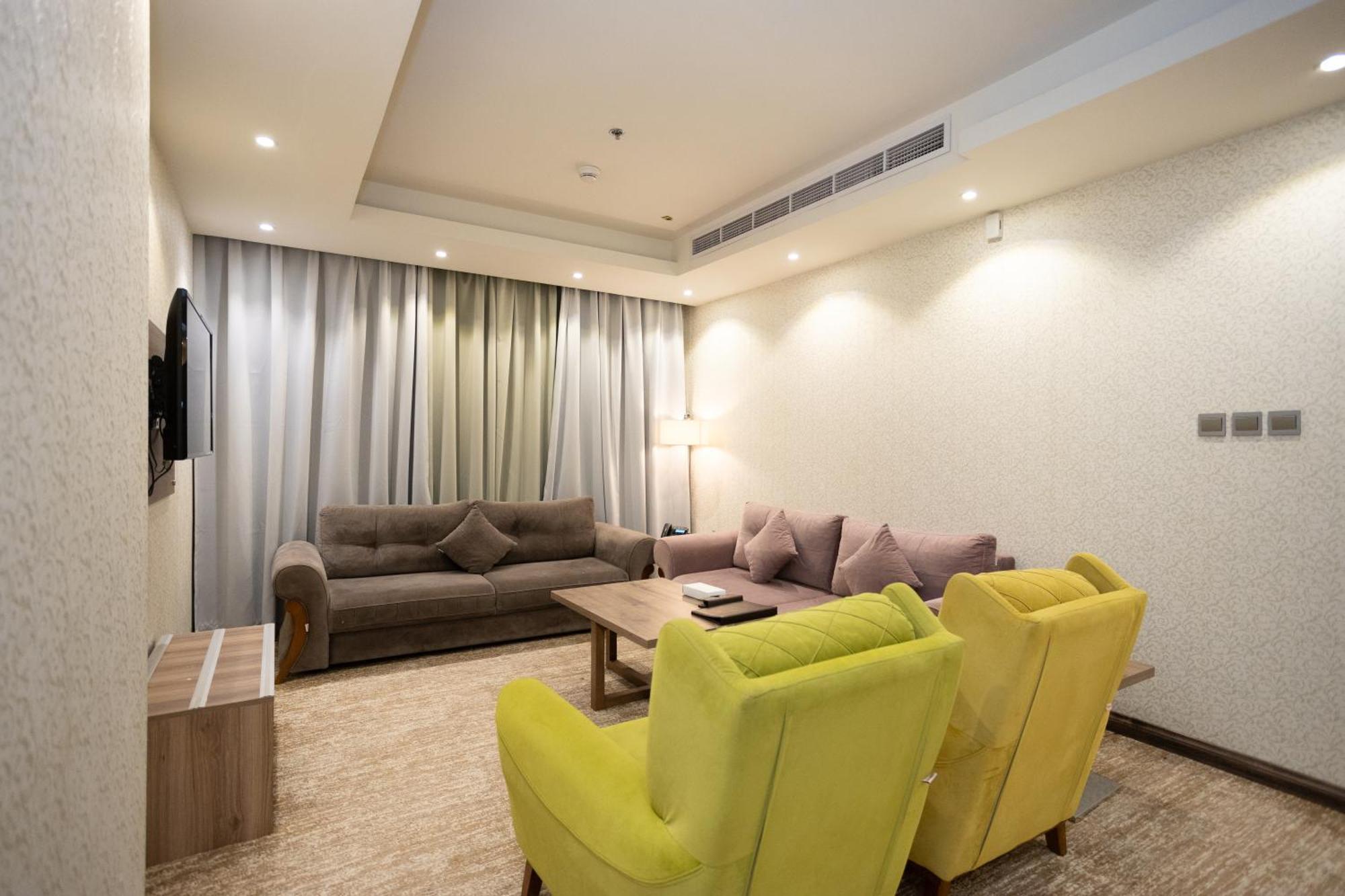 Aparthotel The Glorious 4*
