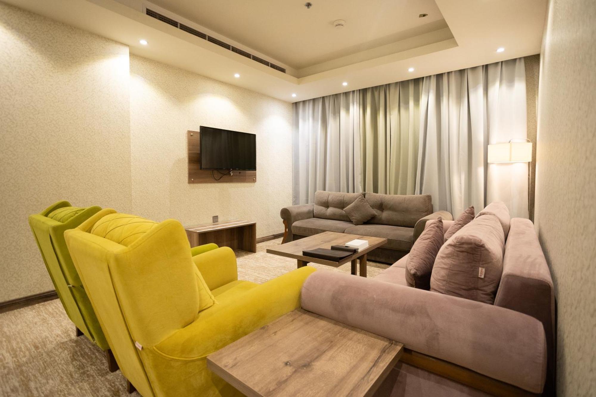 The Glorious Aparthotel 4*