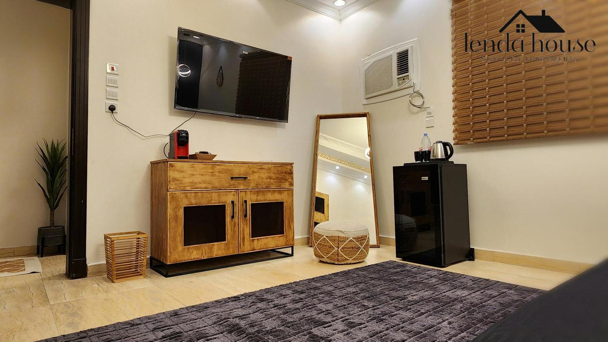 Lenda House