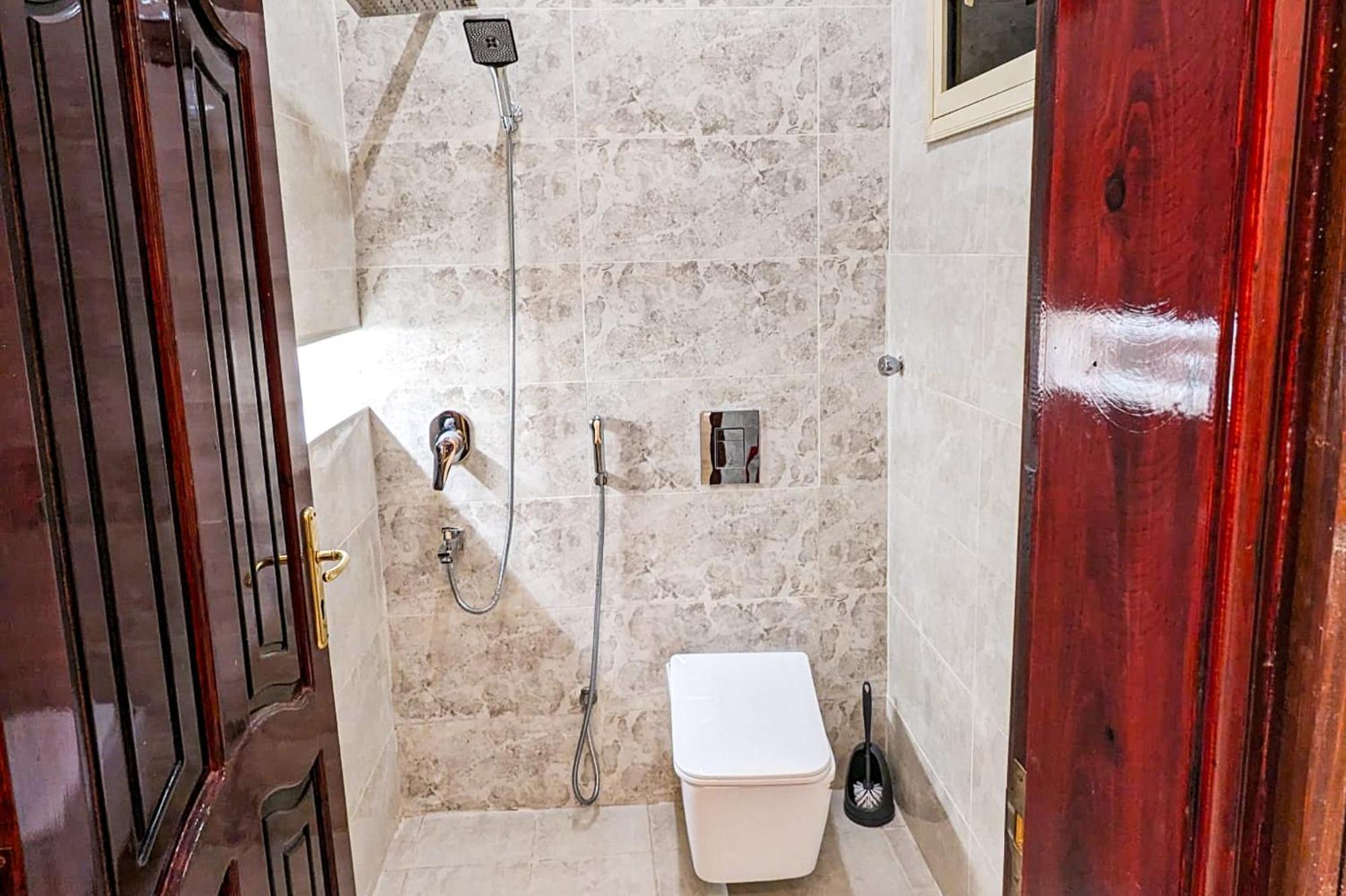 Madina Luxe - 7 Minutes To Haram By Car - Mount Uhud Views - Free Parking - Kitchen Apartment *