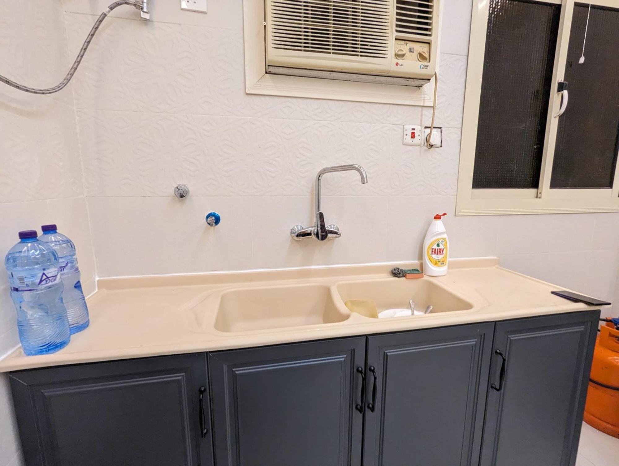 Apartment Madina Luxe - 7 Minutes To Haram By Car - Mount Uhud Views - Free Parking - Kitchen