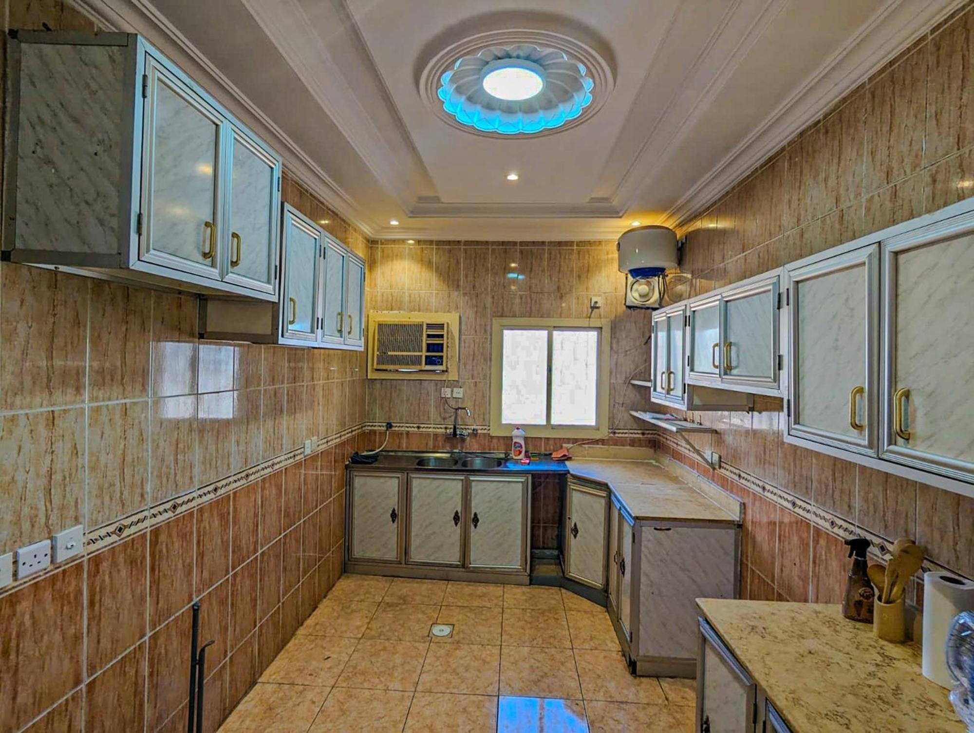 Madina Luxe - 7 Minutes To Haram By Car - Mount Uhud Views - Free Parking - Kitchen Medina
