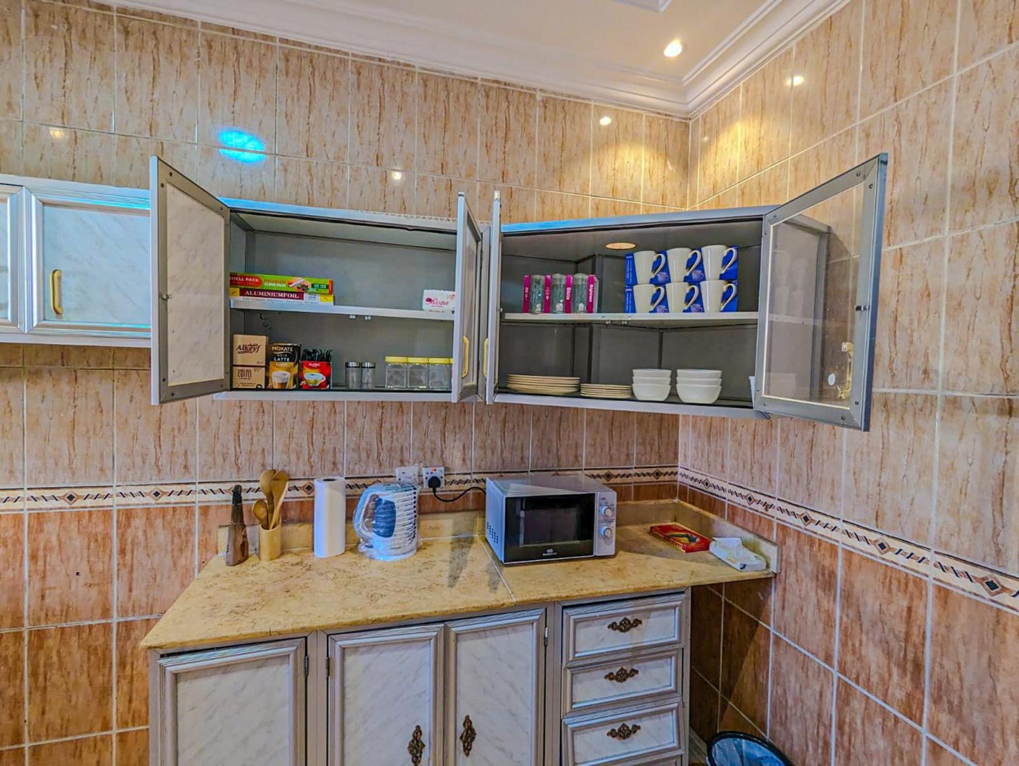 Apartment Madina Luxe - 7 Minutes To Haram By Car - Mount Uhud Views - Free Parking - Kitchen *