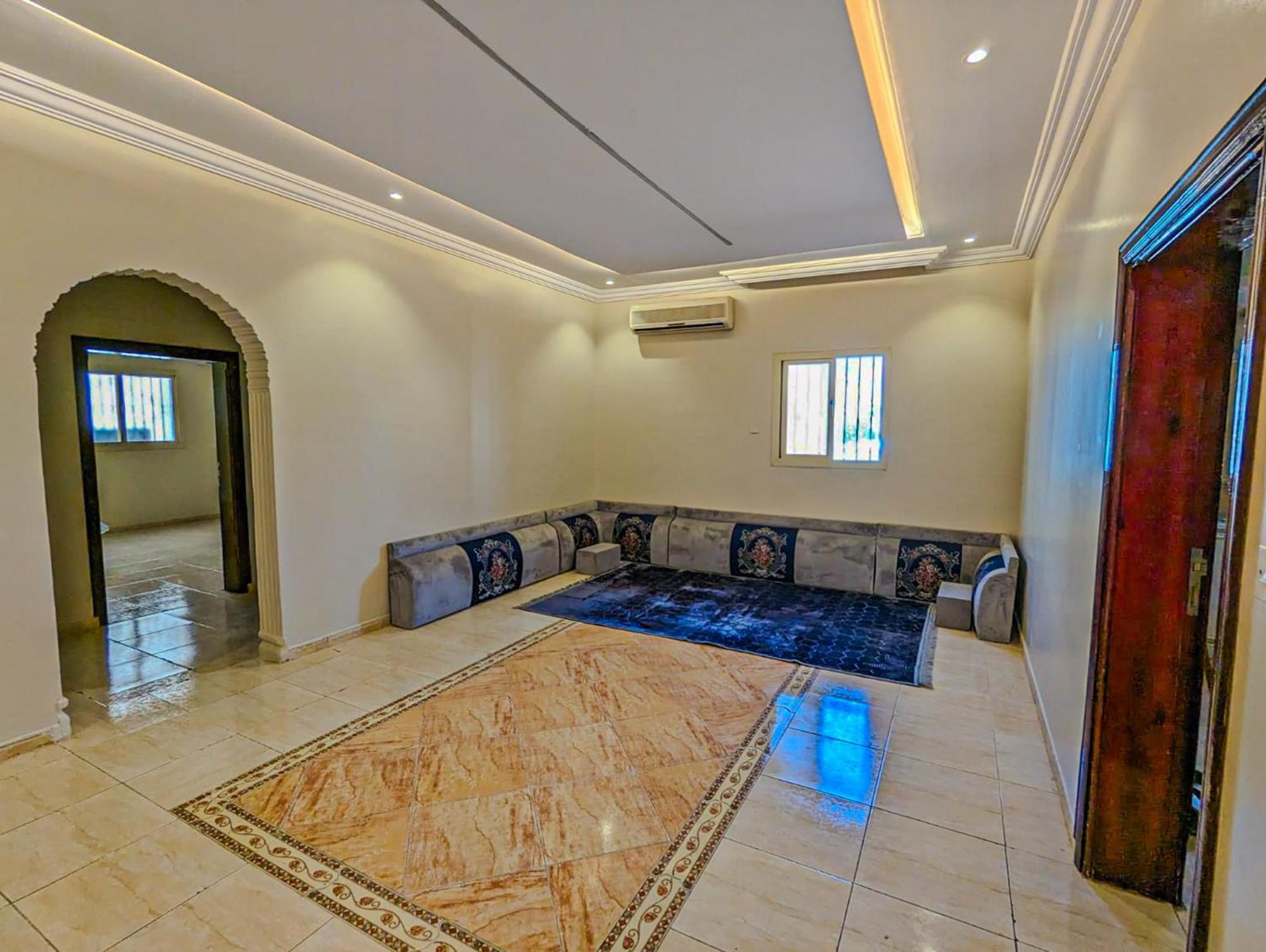 Madina Luxe - 7 Minutes To Haram By Car - Mount Uhud Views - Free Parking - Kitchen Apartment Medina