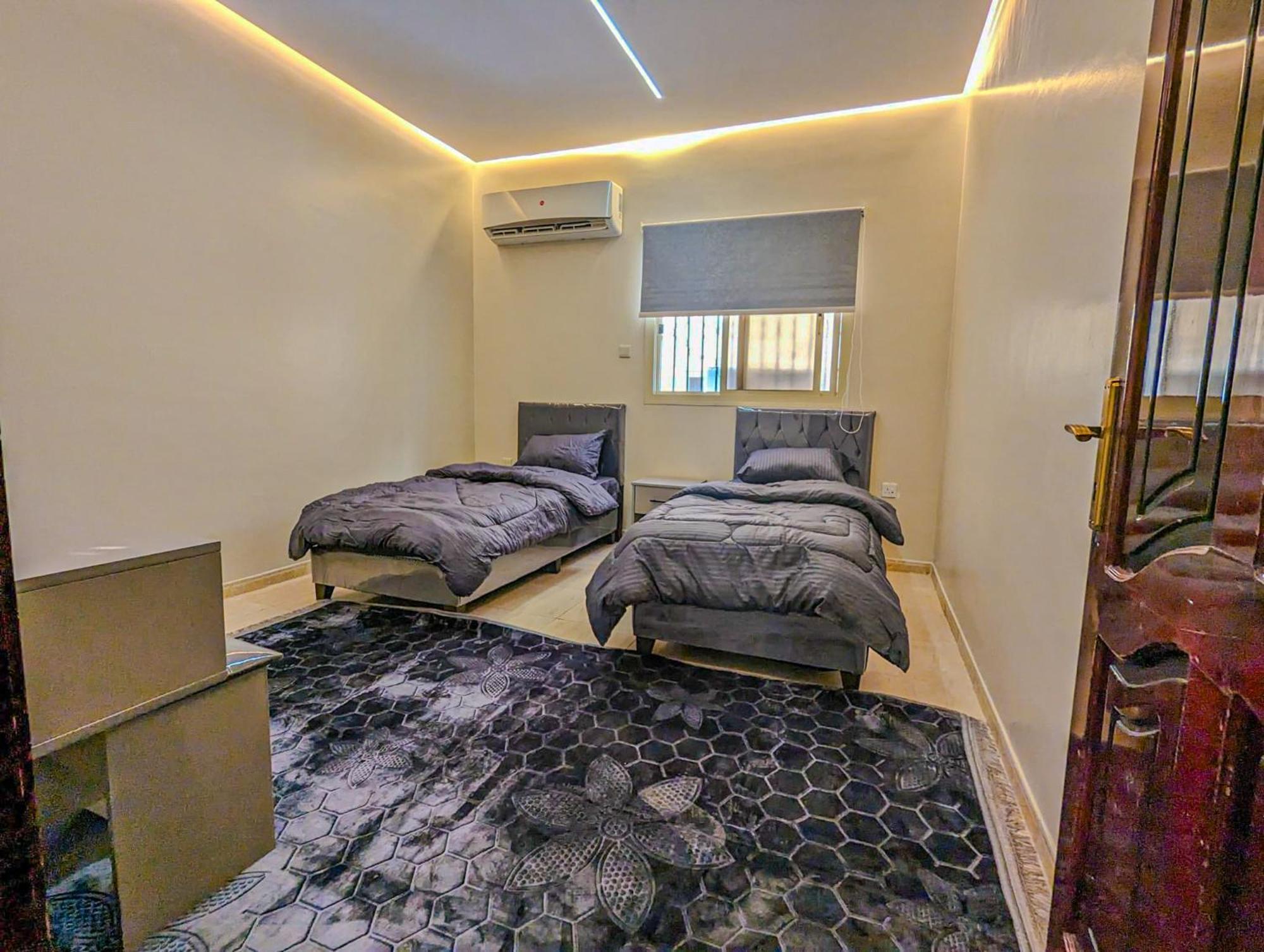 Madina - 7 Minutes To Haram By Car - Mount Uhud Views - Free Parking - Sleeps 6 Apartment