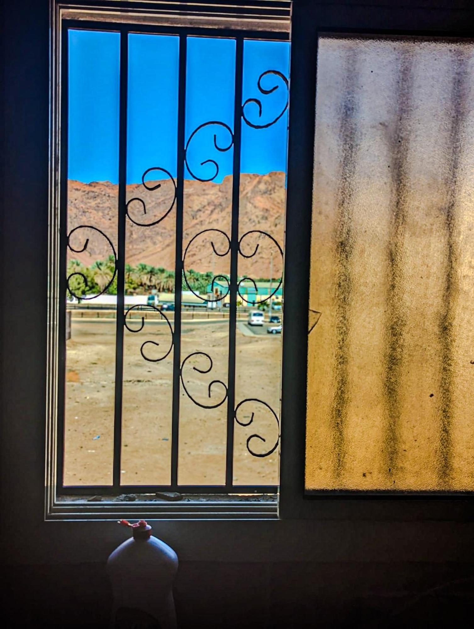Madina - 7 Minutes To Haram By Car - Mount Uhud Views - Free Parking - Sleeps 6 *