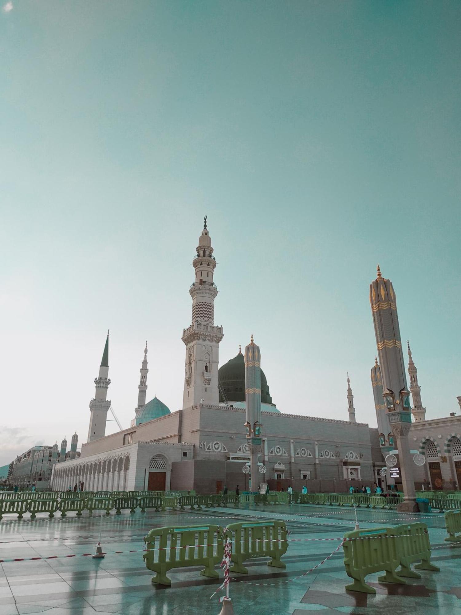 Madina - 7 Minutes To Haram By Car - Mount Uhud Views - Free Parking - Sleeps 6 Apartment *