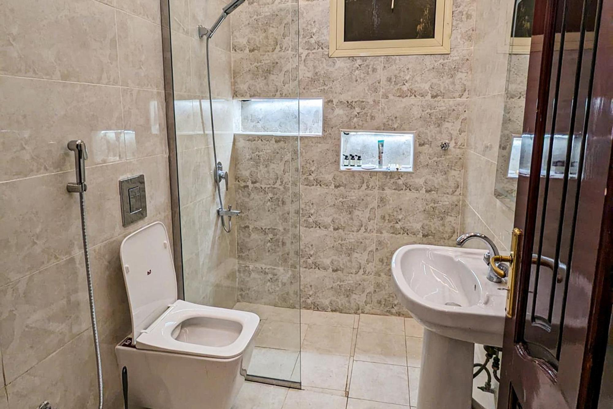 Madina - 7 Minutes To Haram By Car - Mount Uhud Views - Free Parking - Sleeps 6 Medina