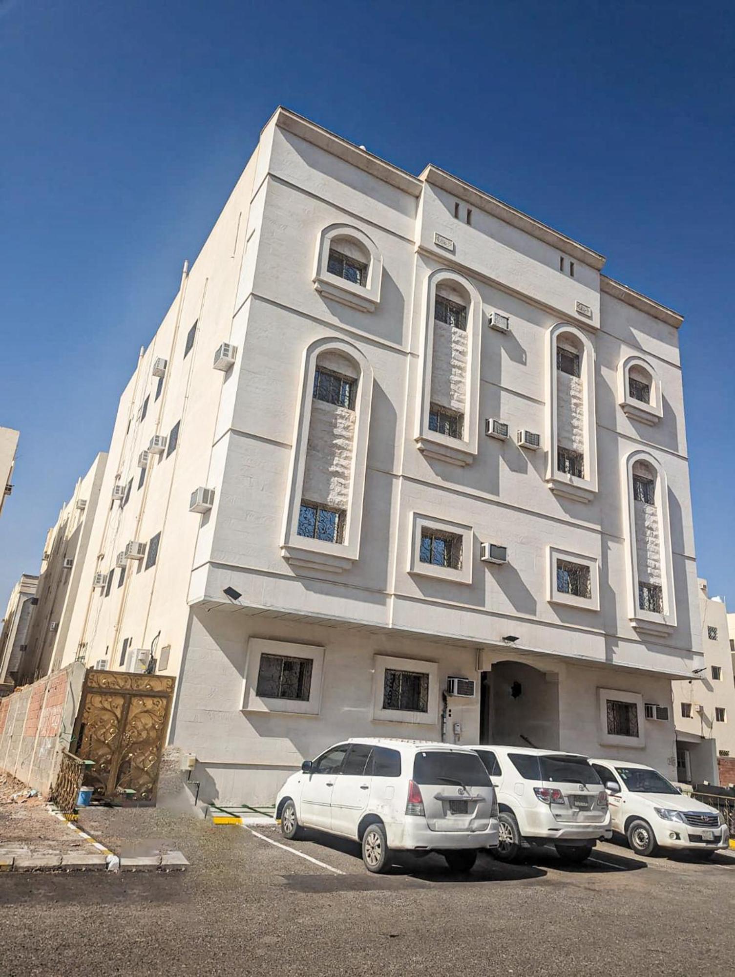 Madina - 7 Minutes To Haram By Car - Mount Uhud Views - Free Parking - Sleeps 6 Apartment
