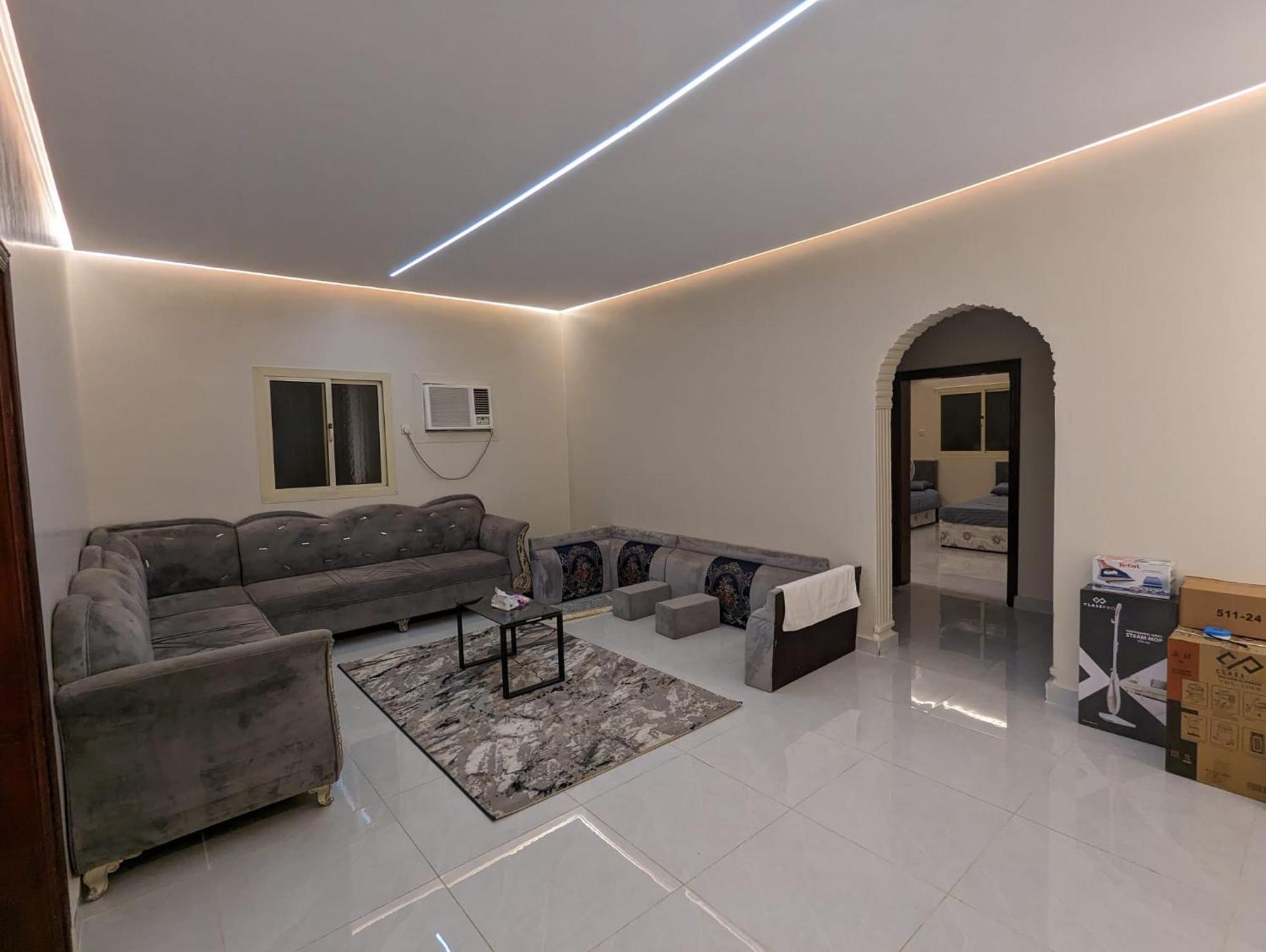 Madina Luxe - 7 Minutes To Haram By Car - Mount Uhud Views - Free Parking - Kitchen *