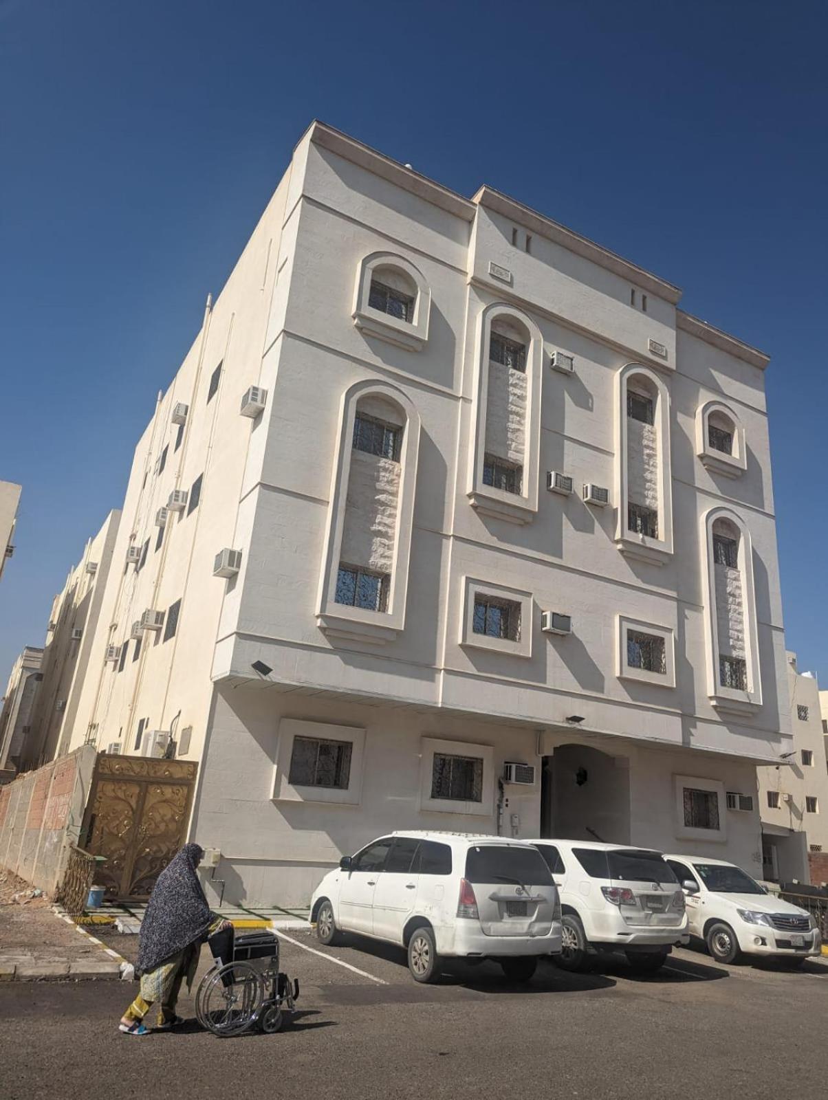 Madina Luxe - 7 Minutes To Haram By Car - Mount Uhud Views - Free Parking - Kitchen * Medina