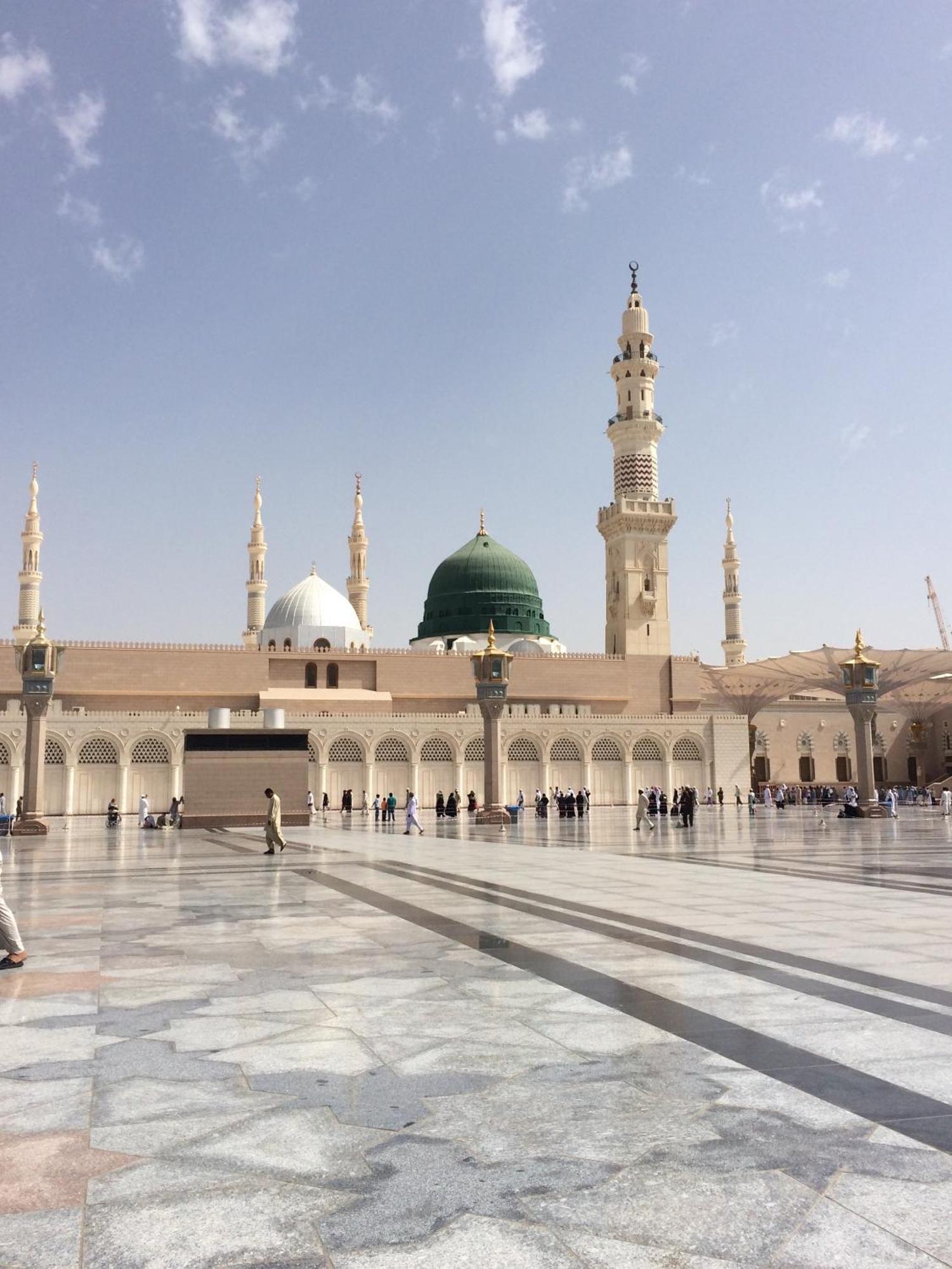 Madina Luxe - 7 Minutes To Haram By Car - Mount Uhud Views - Free Parking - Kitchen Apartment