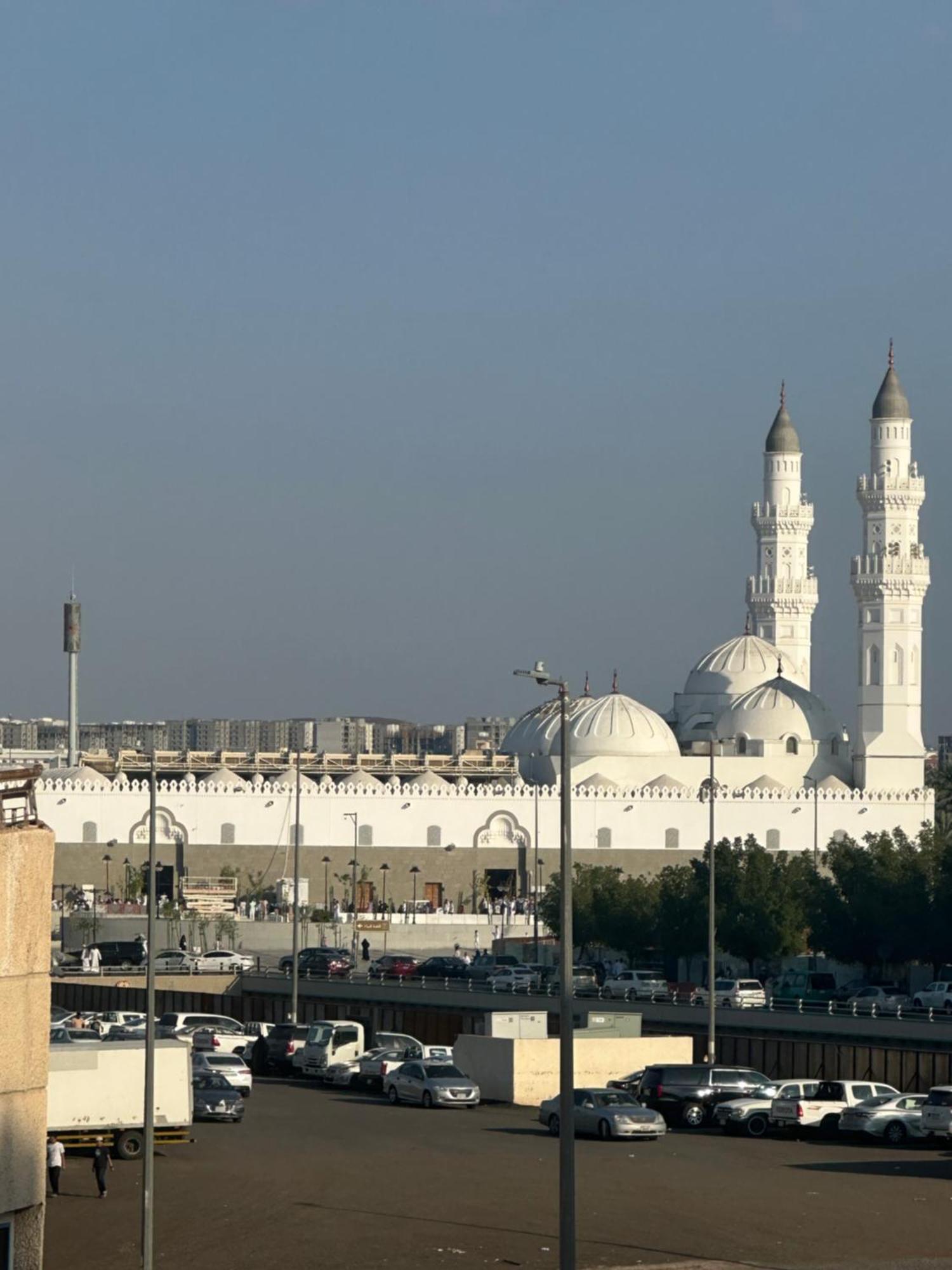 شقق مطله على مسجد قباء Apartment *