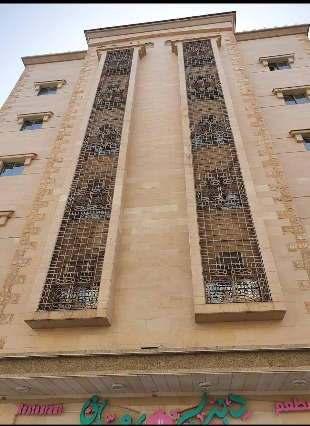 Al Meknan Hotel *