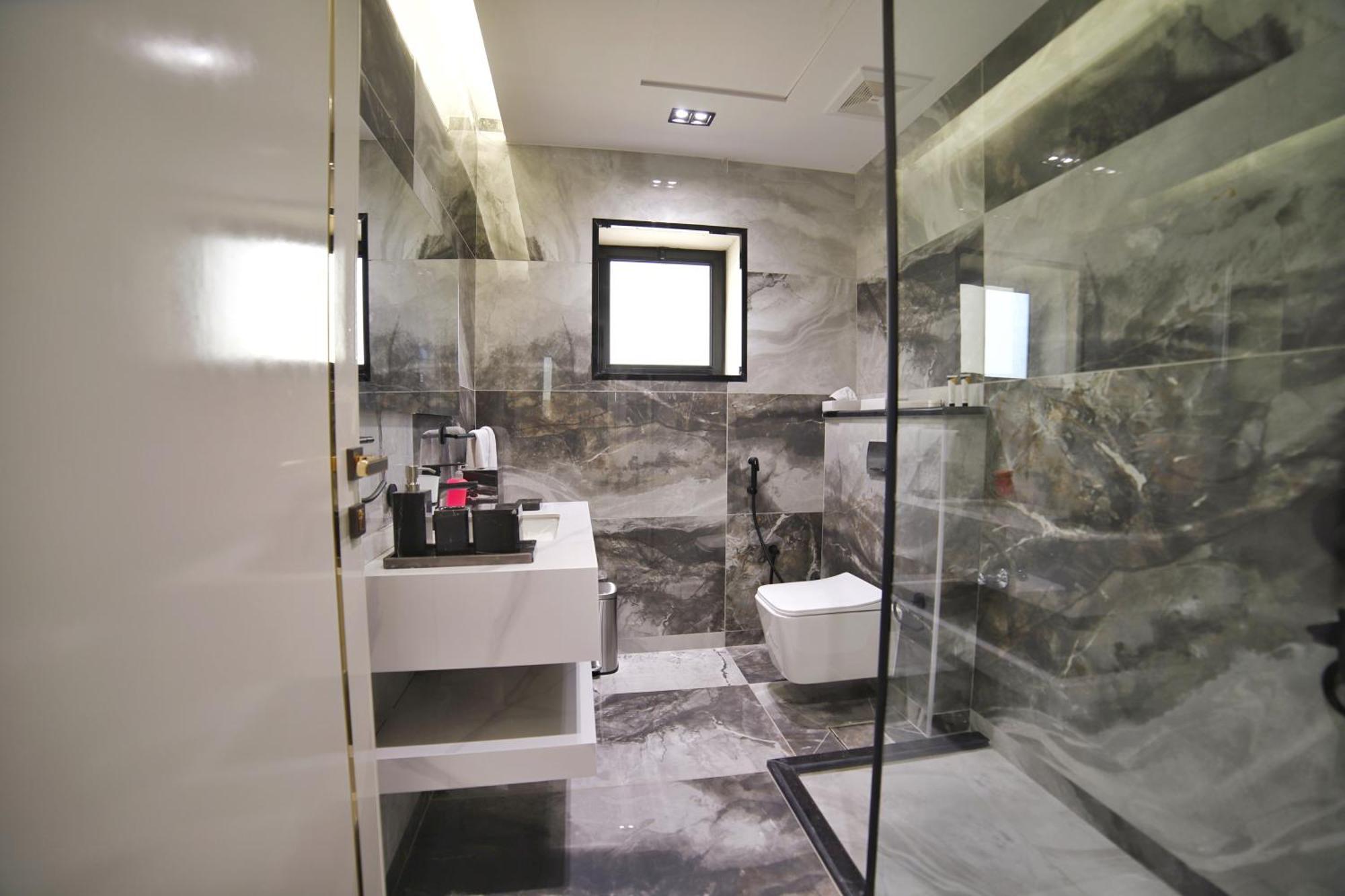 Apartment شقة فاخرة جناح غرفة وصالة وتراس