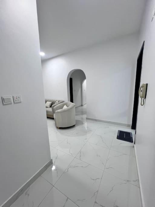 تالا للشقق المفروشه Madinah شقه با الكامل 3 غرف نوم وصاله ودورتين مياه وحوش مدخل مستقل Apartment
