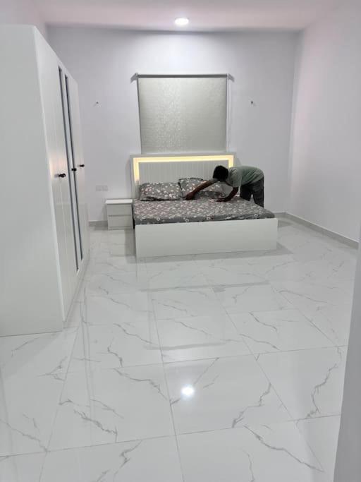 تالا للشقق المفروشه Madinah شقه با الكامل 3 غرف نوم وصاله ودورتين مياه وحوش مدخل مستقل Apartment *