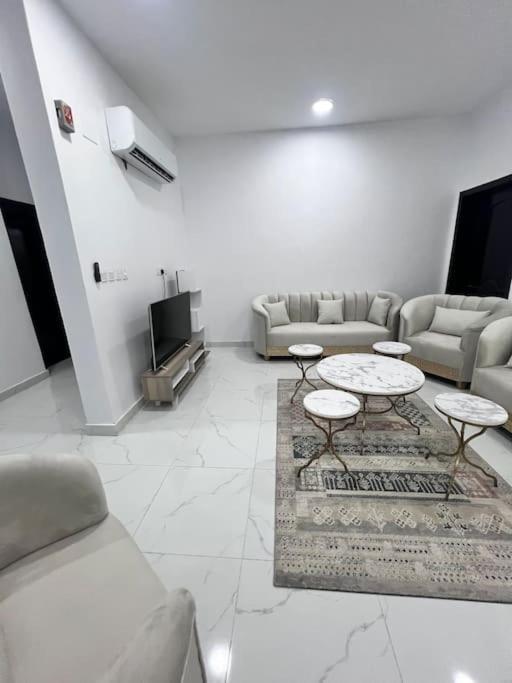 Apartment تالا للشقق المفروشه Madinah شقه با الكامل 3 غرف نوم وصاله ودورتين مياه وحوش مدخل مستقل
