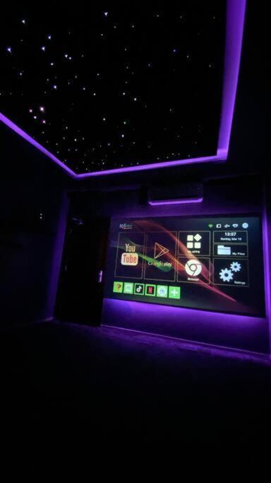 Apartment جاكوزي وغرفة سينما شقه فاخرة في ممشى الهجرة Vip *