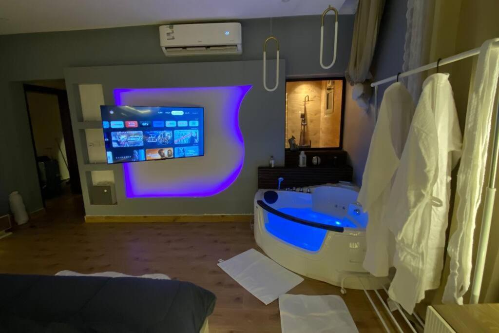 جاكوزي وغرفة سينما شقه فاخرة في ممشى الهجرة Vip Apartment