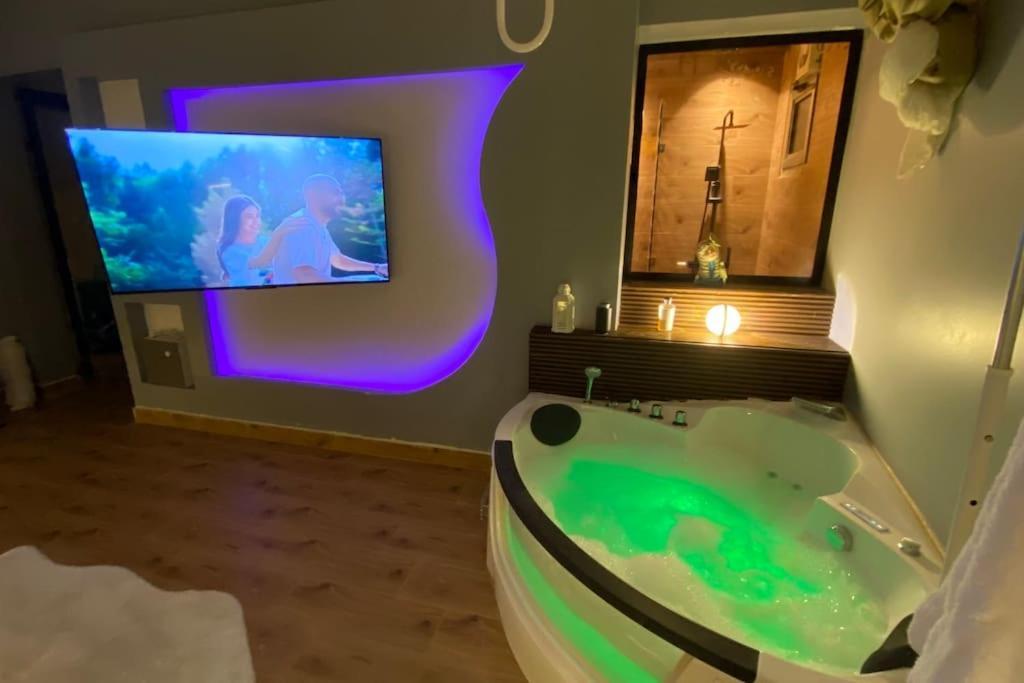 Apartment جاكوزي وغرفة سينما شقه فاخرة في ممشى الهجرة Vip *