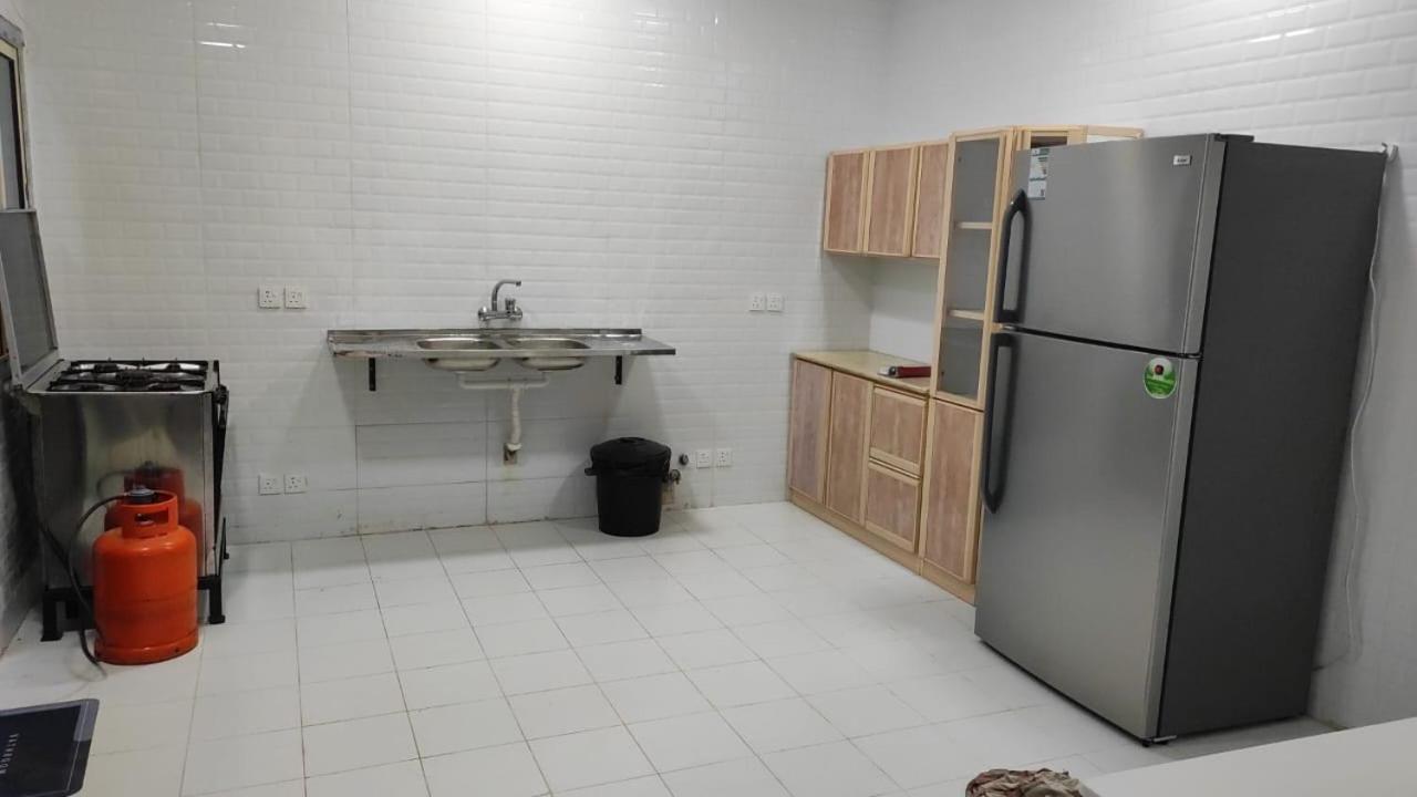 Apartment تالا للشقق المفروشه Madinah شقه با الكامل 3 غرف نوم وصاله ودورتين مياه وحوش مدخل مستقل