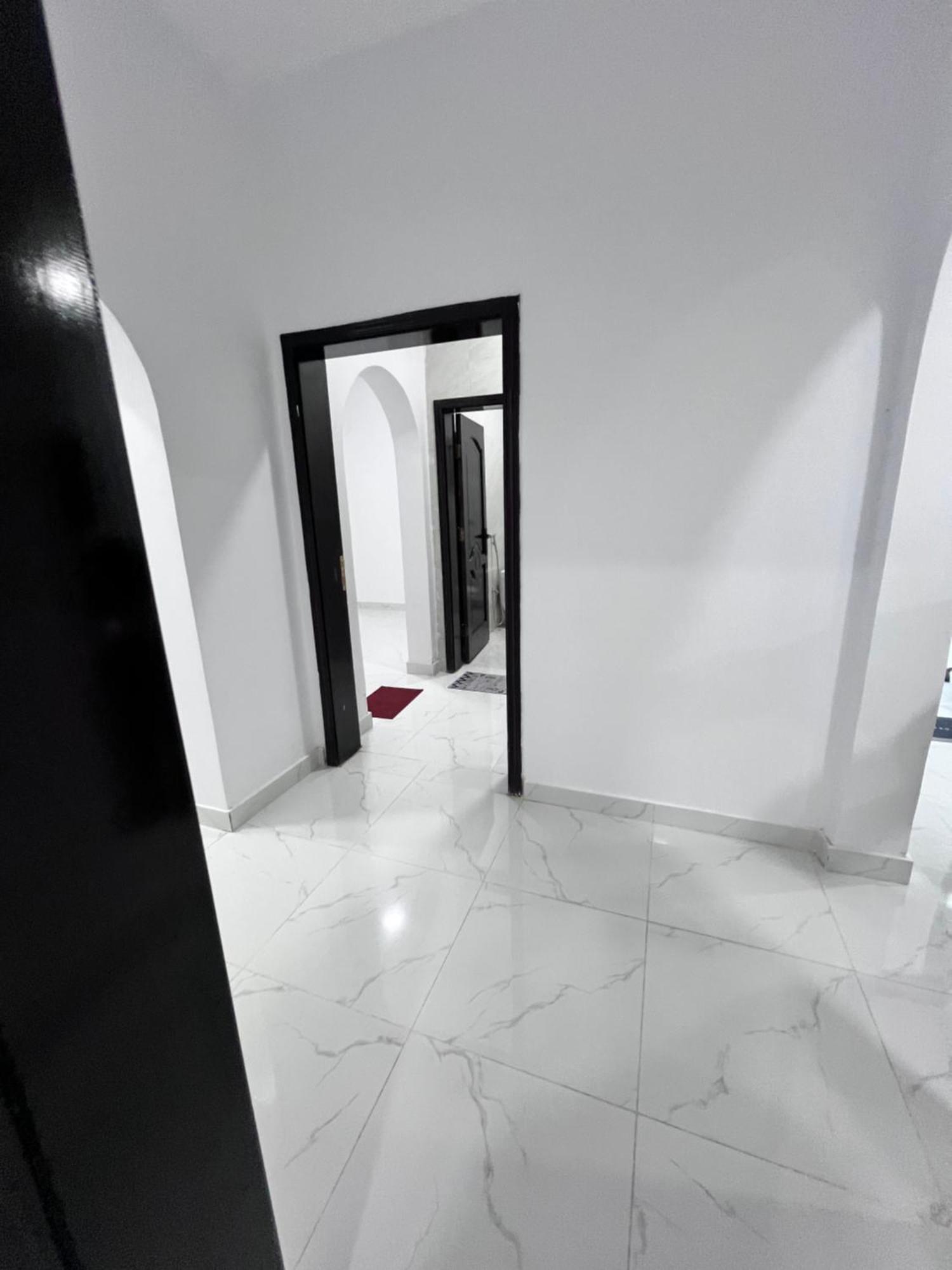 Apartment تالا للشقق المفروشه Madinah شقه با الكامل 3 غرف نوم وصاله ودورتين مياه وحوش مدخل مستقل Medina