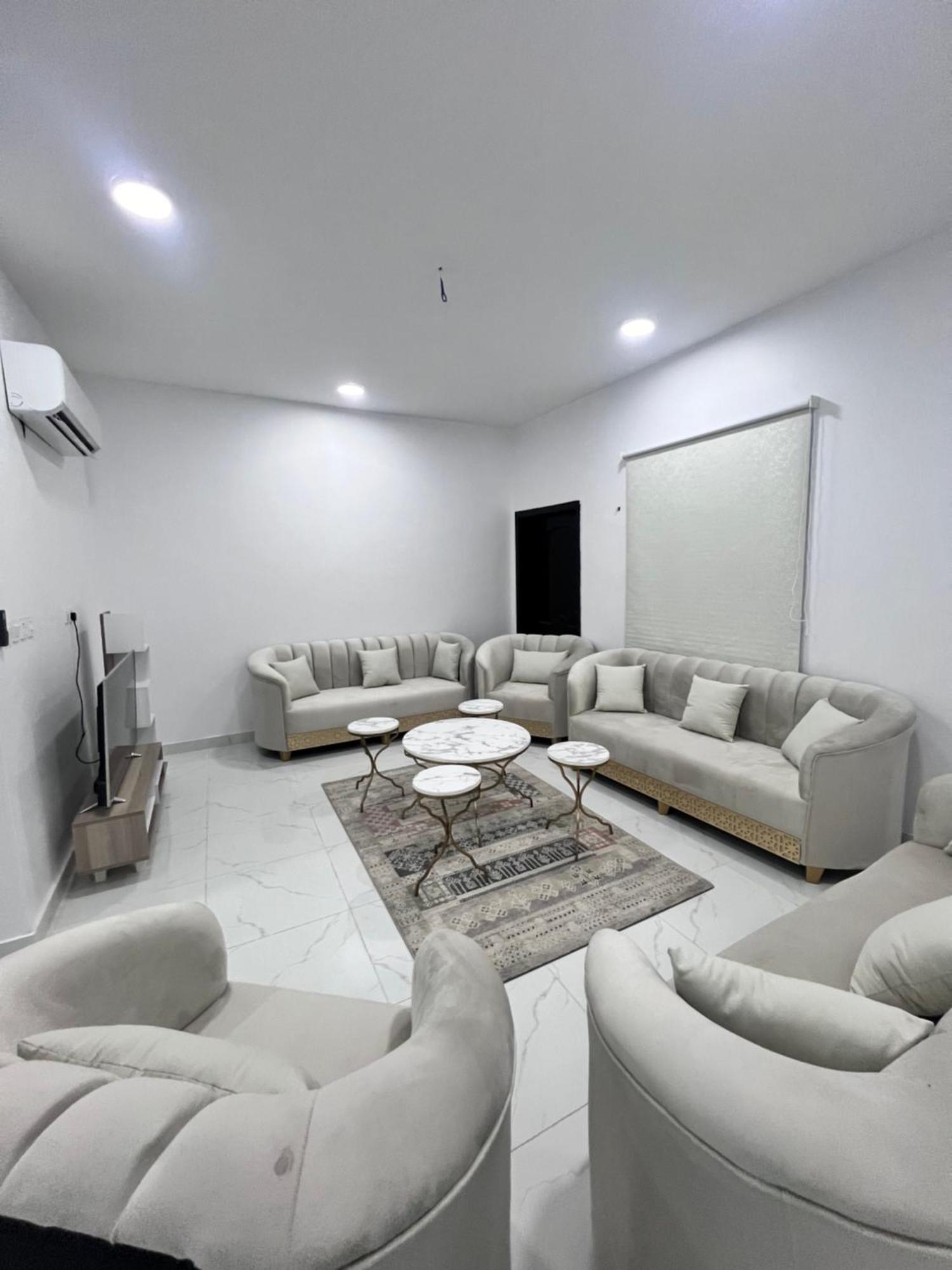 تالا للشقق المفروشه Madinah شقه با الكامل 3 غرف نوم وصاله ودورتين مياه وحوش مدخل مستقل Apartment
