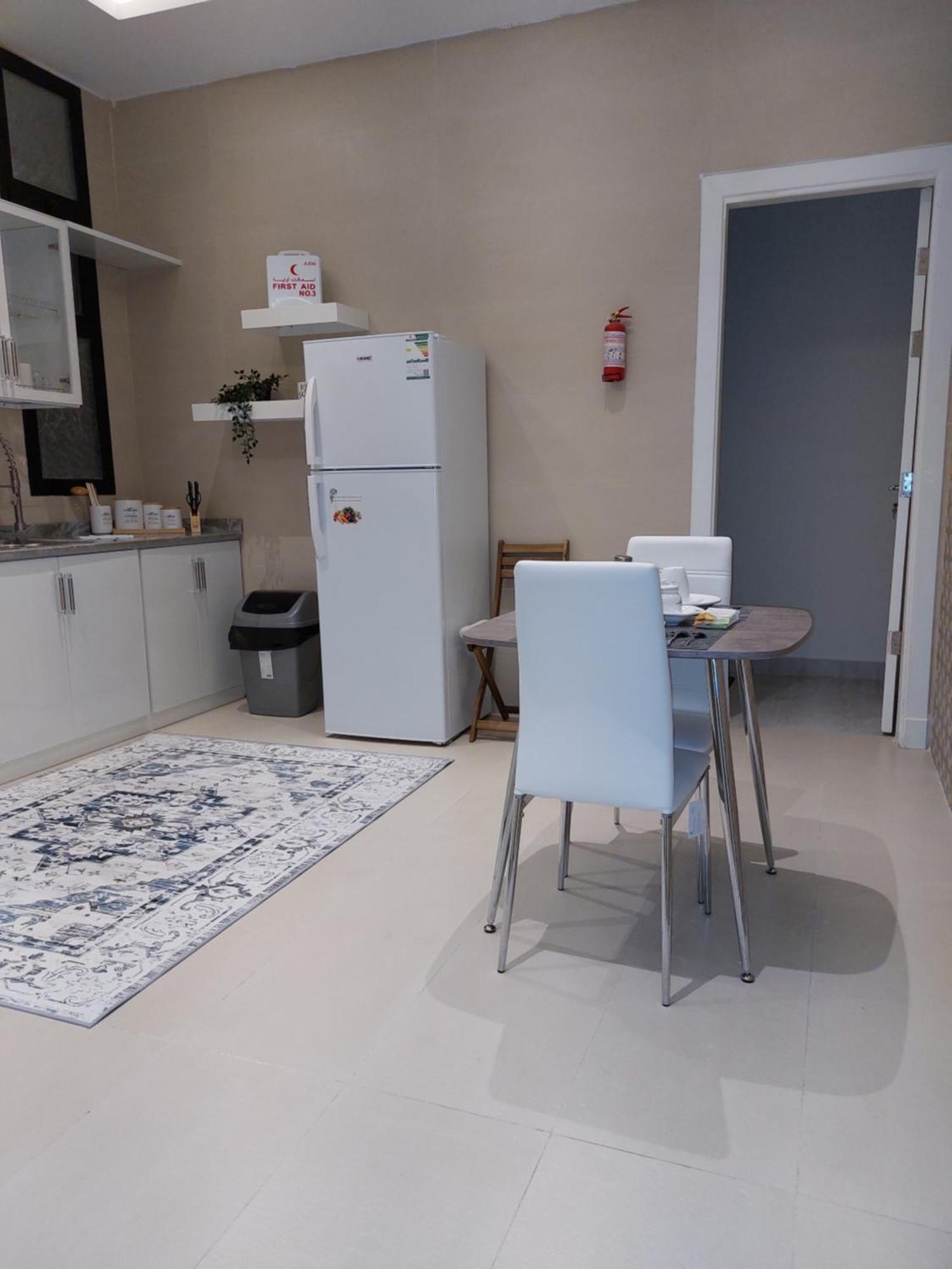 شقه فاخره بجوار الراشد مول Apartment *