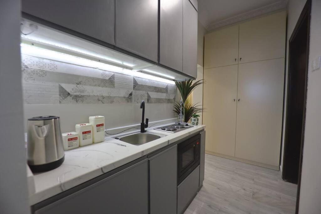 شقة بتصميم انيق وغرفتين نوم Apartment *