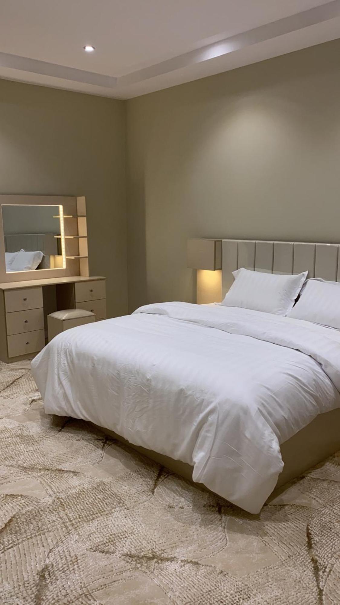 Apartment شقة فاخرة مع سطح خاص