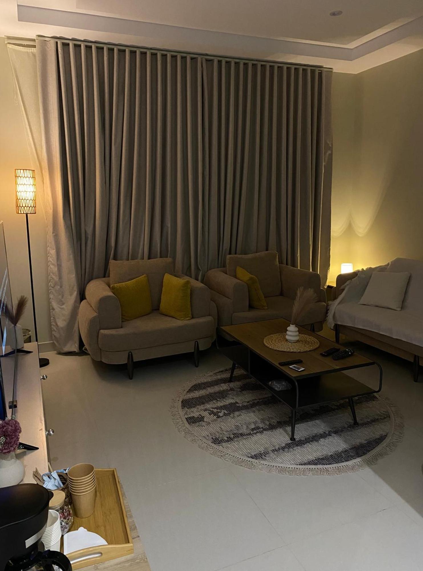 Apartment شقة فاخرة مع سطح خاص *