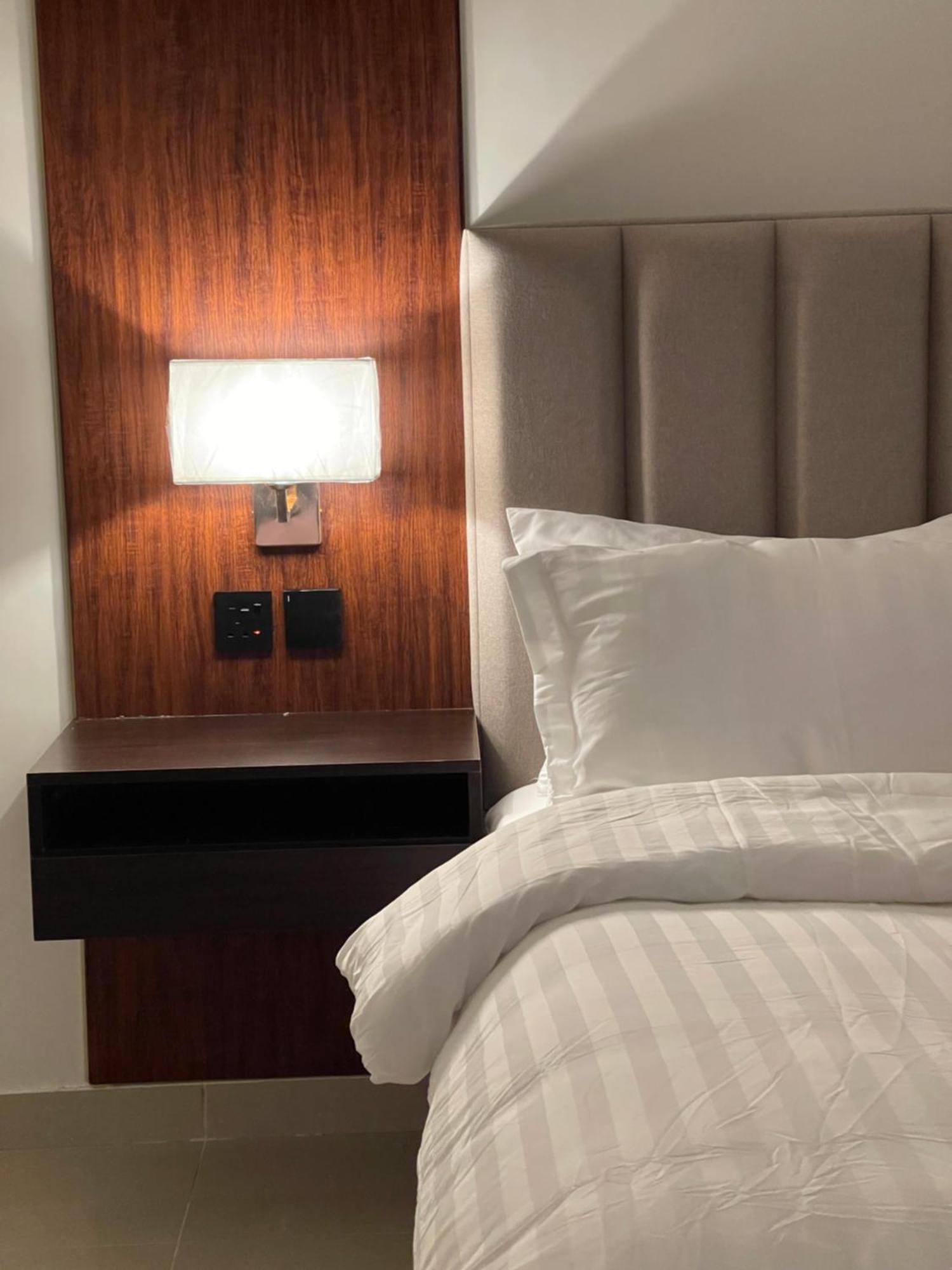 Apartment شقة فندقية مميزة من غرفتين وصالة ومطبخ *