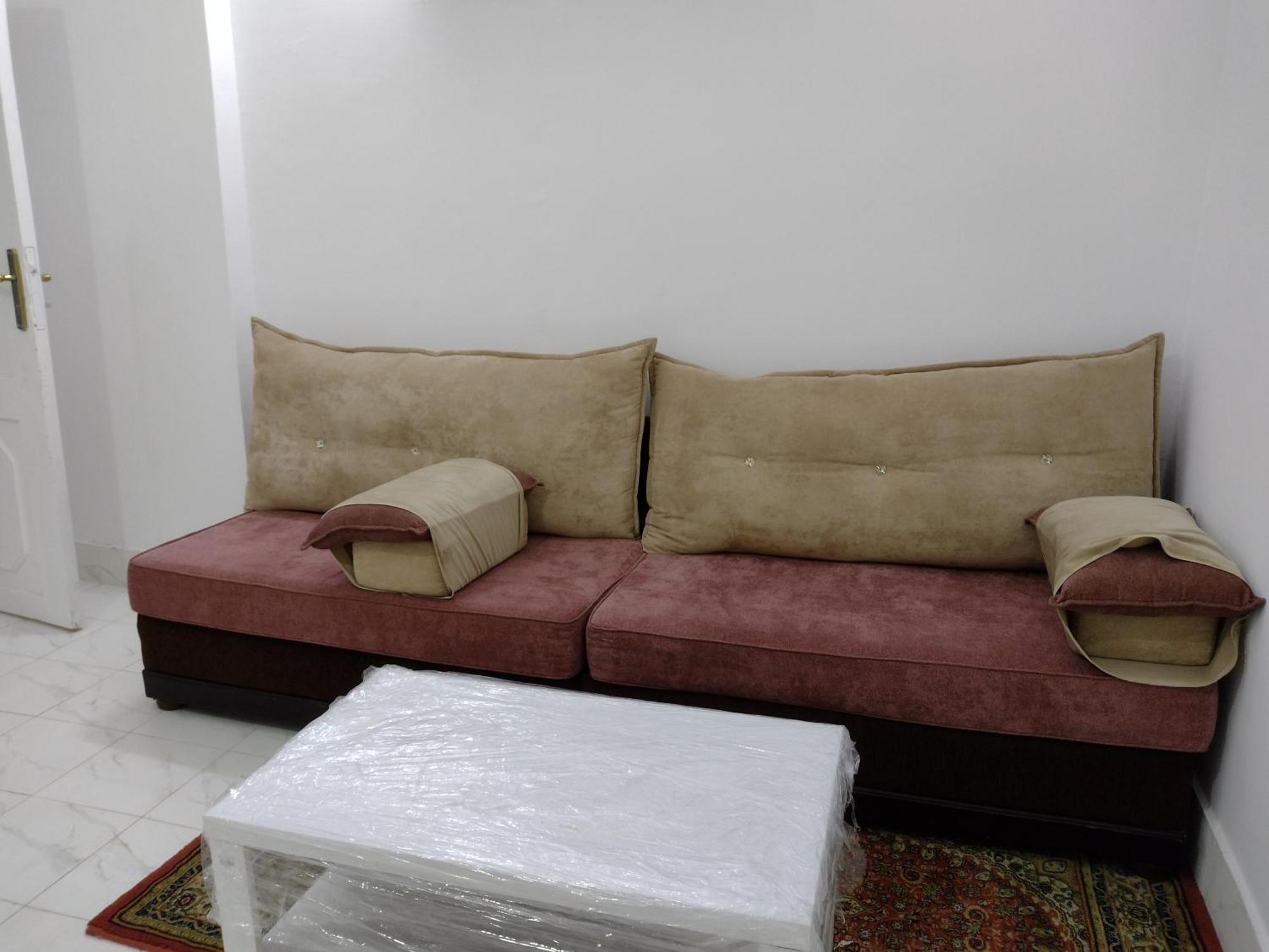 شقة غرفتين وصاله ومطبخ وحمامين 10 دق للحرم *