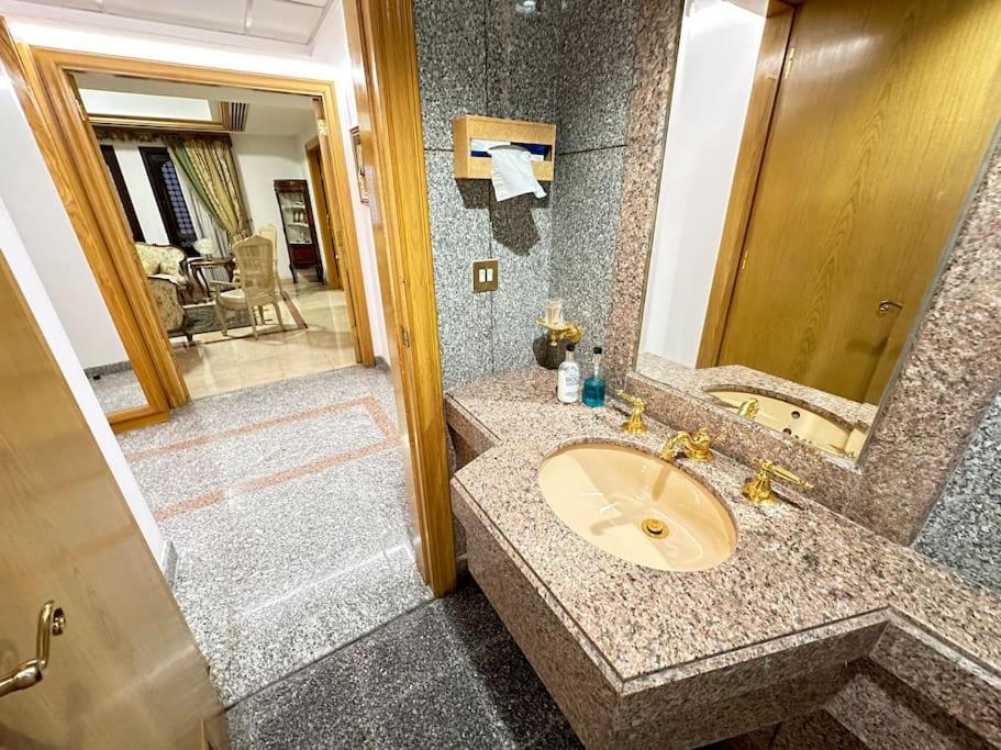 Apartment Dar Kholoud Taibah Luxury - Masjid Nabawi Steps Away *