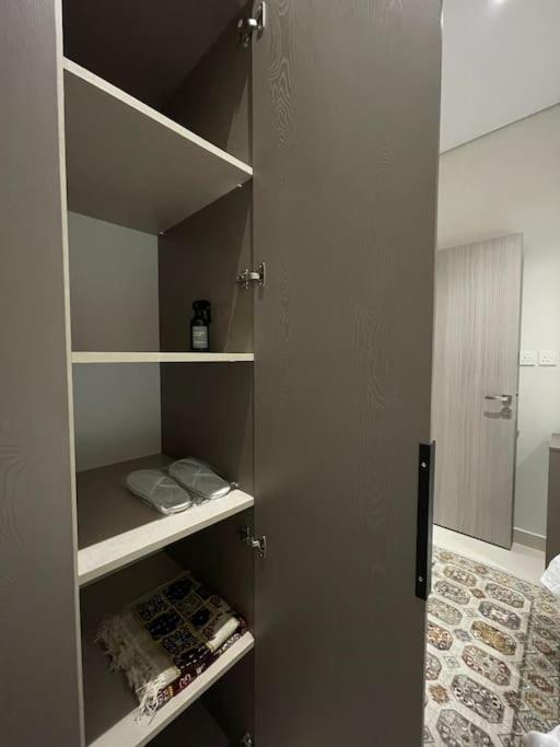 أنيقة بدخول ذاتي Apartment *