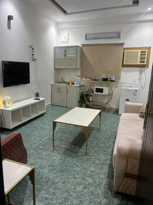 Family Unit 1km Distance To Masjid Nabawi Pbuh Private Place And Make Sure To Confirm After Booking خاص اتواصل بعد الحجز لتاكيد Medina
