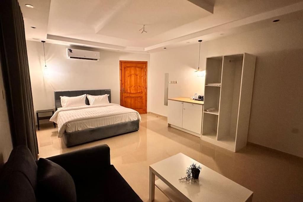 Near Masjid Nabawi 5-3 Min By Car 20-25 Walking Gf1 Apartment