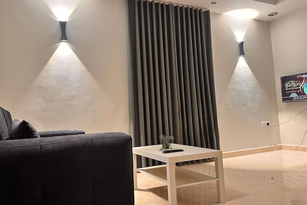 Apartment فاخر قريب من المسجد النبوي 301 *
