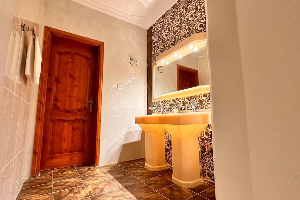 Apartment فاخر قريب من المسجد النبوي 301 *