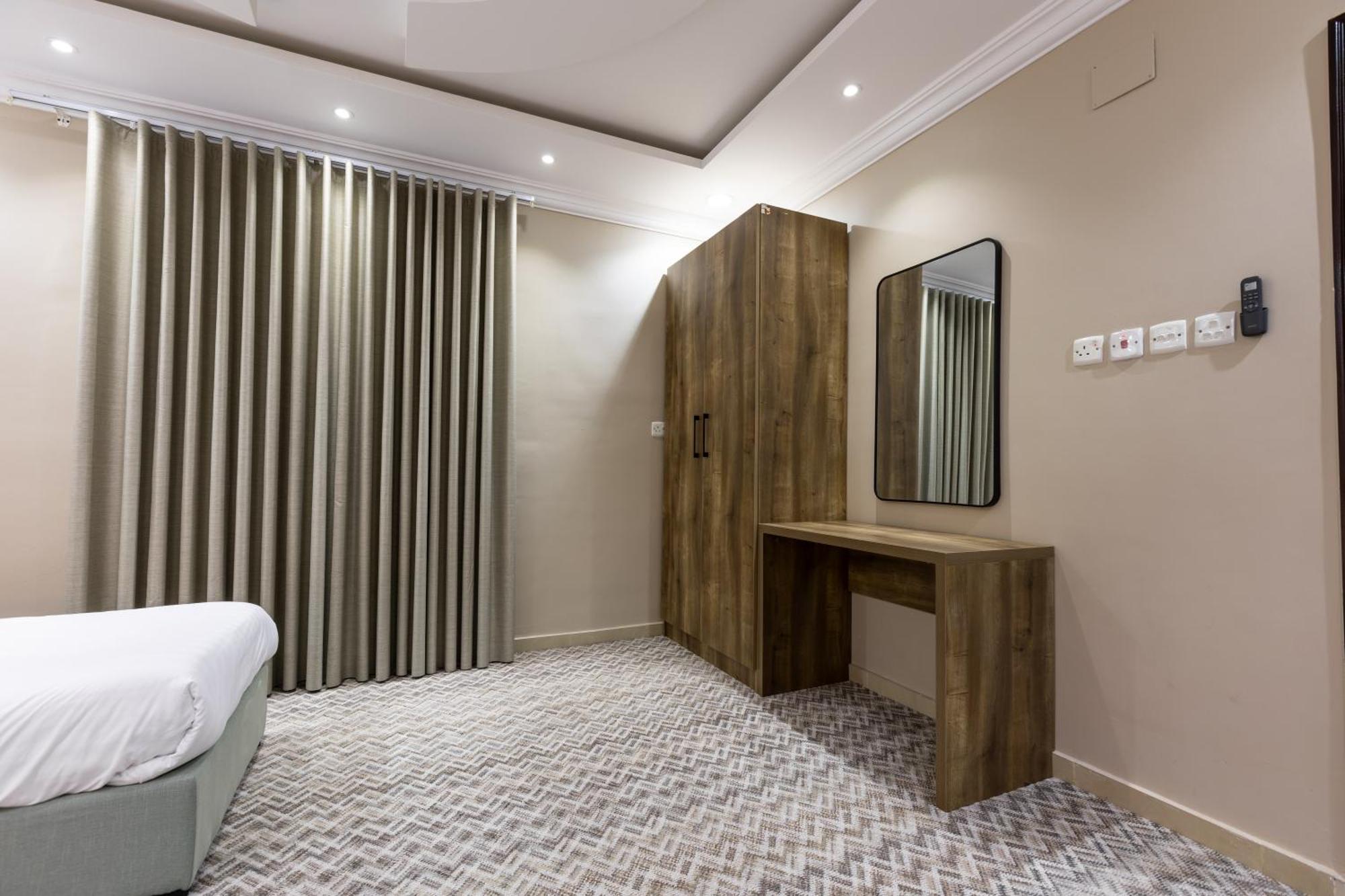Al-jamwaut A - Nozol Noor 5 * Medina