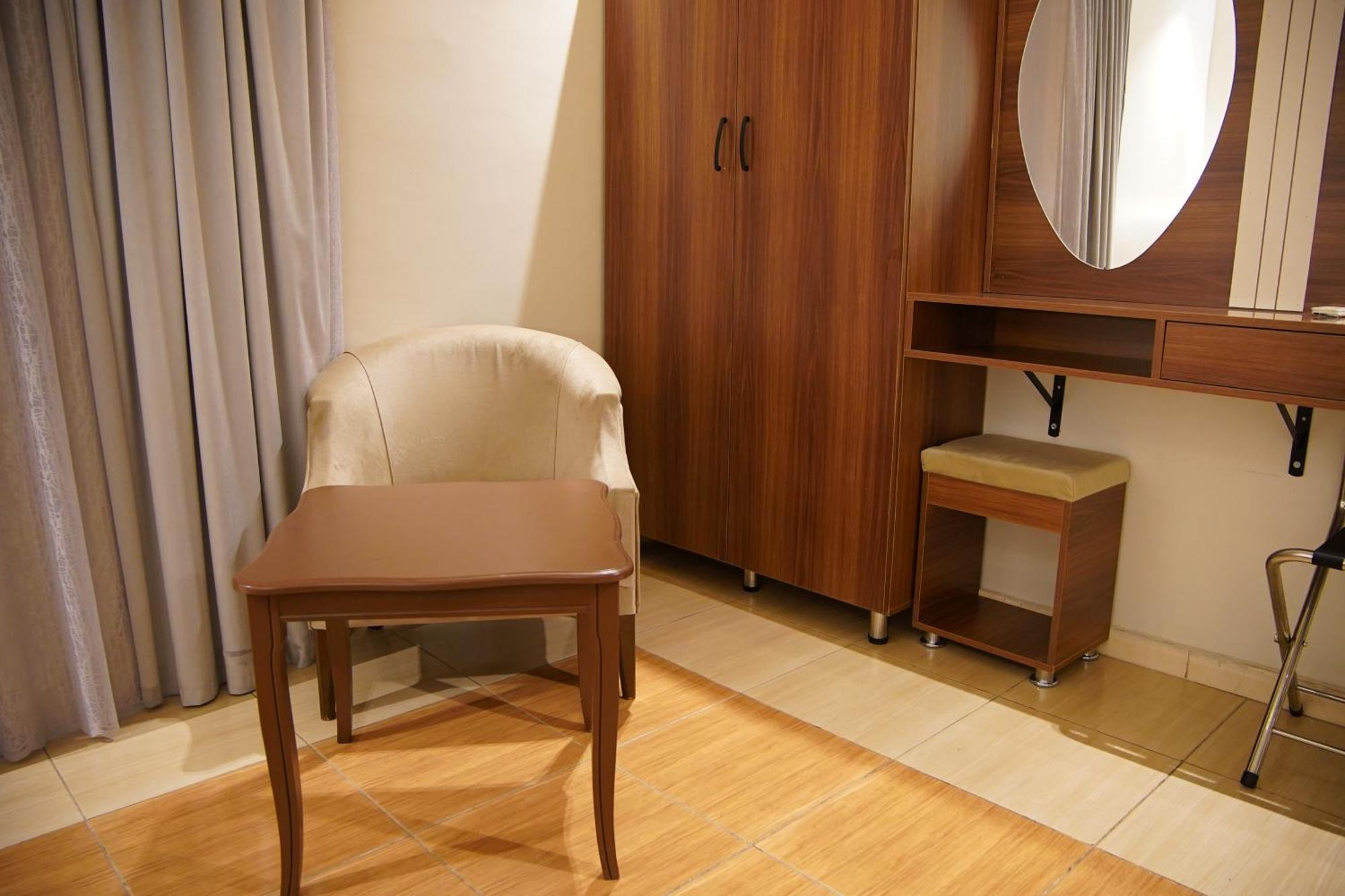 Dosh Aparthotel 3*