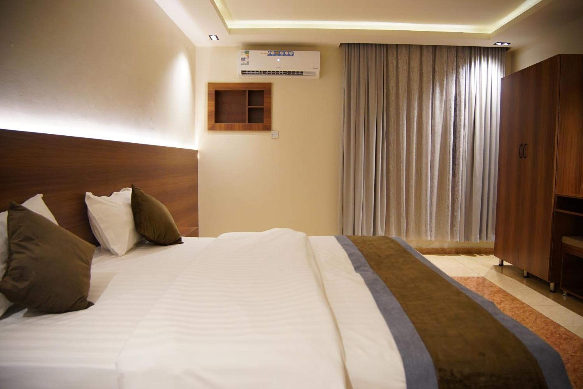 Dosh Aparthotel 3*