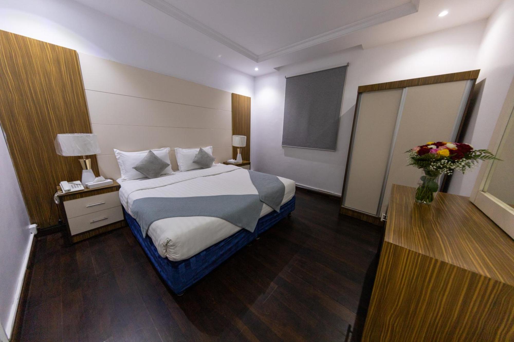 Marina Palace Aparthotel