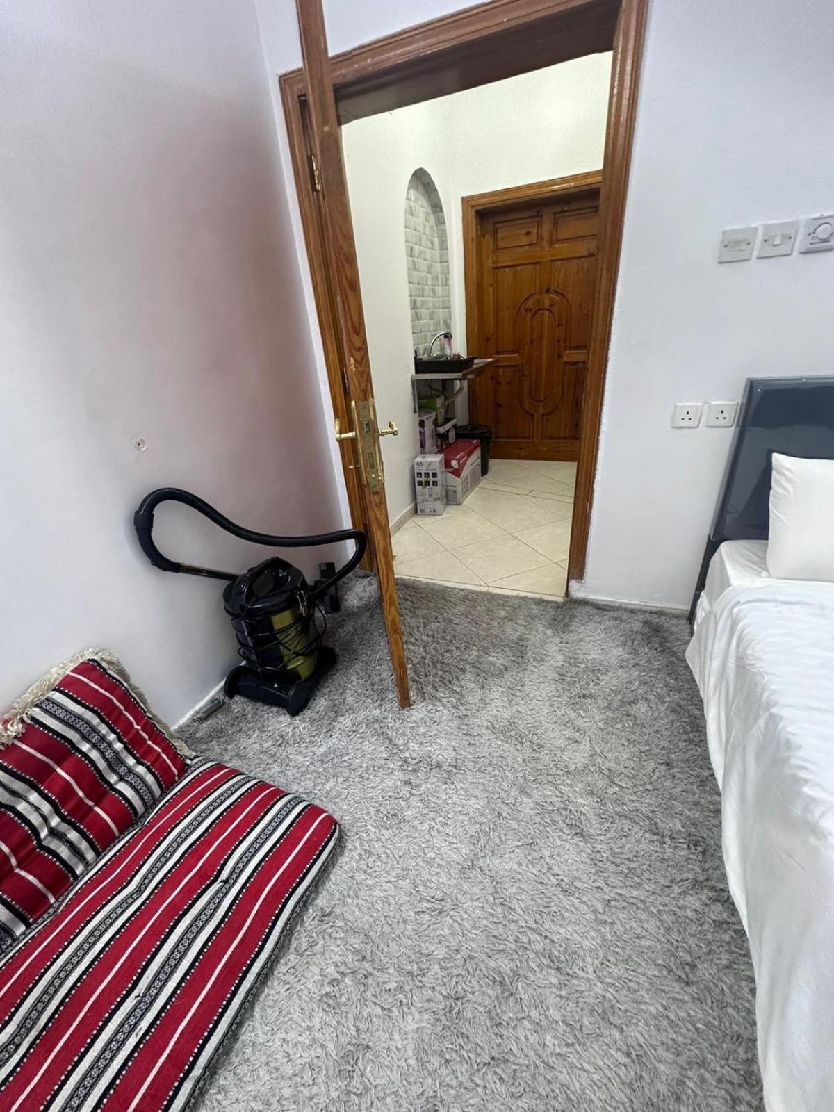 One Flat - One Apartment