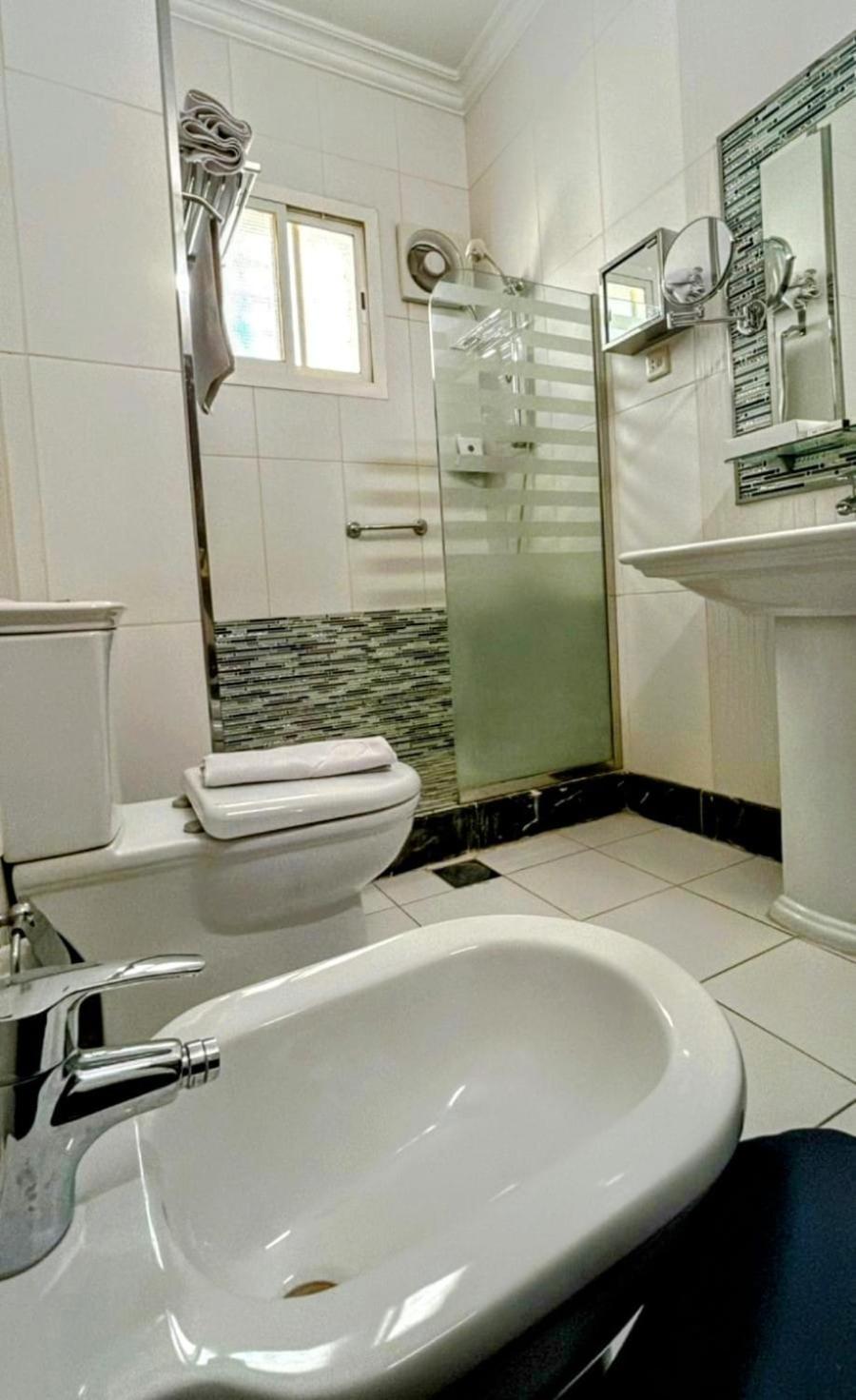 Al Mokhmalia Serviced *