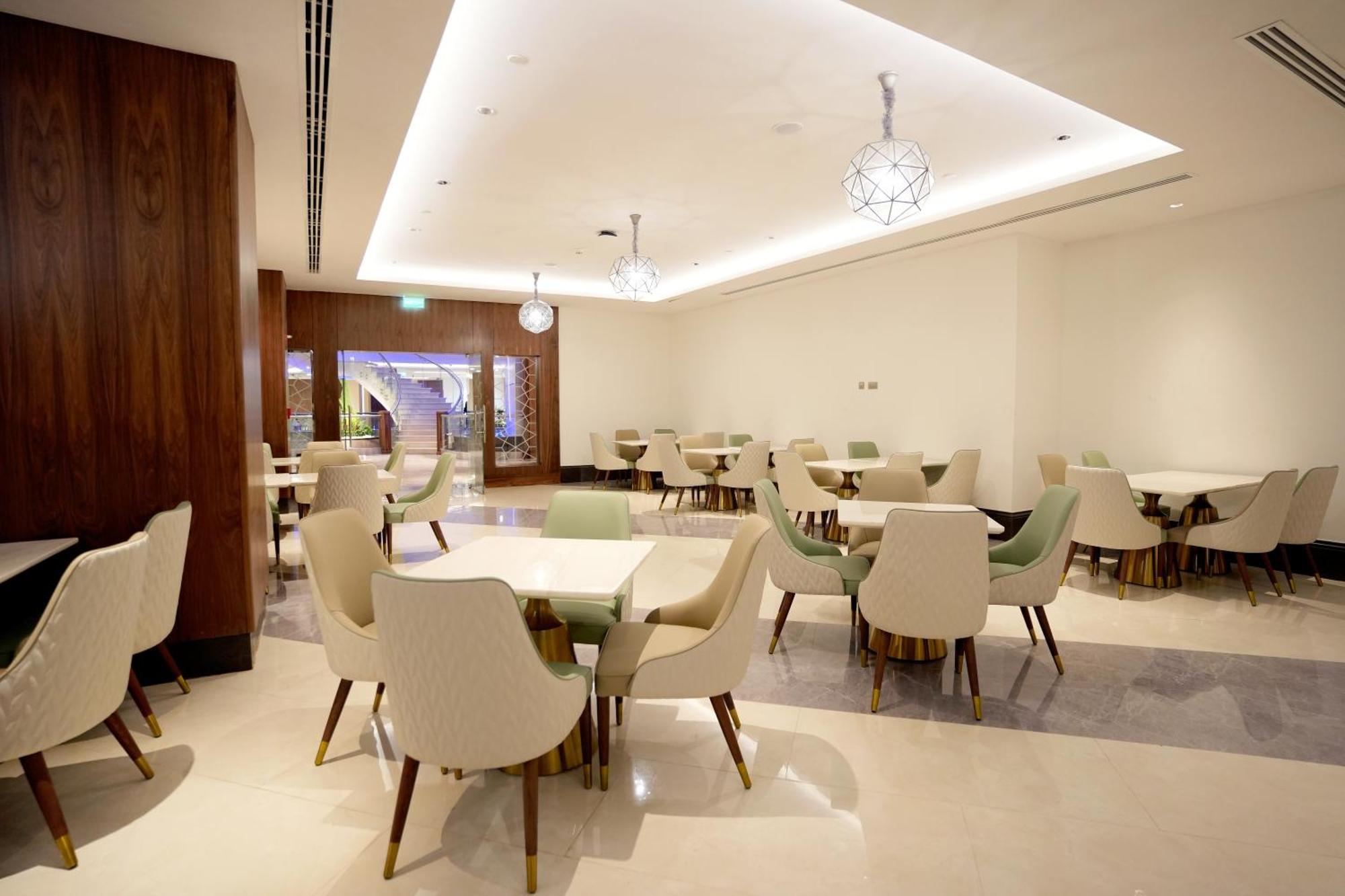 Peninsula Worth Hotel Medina