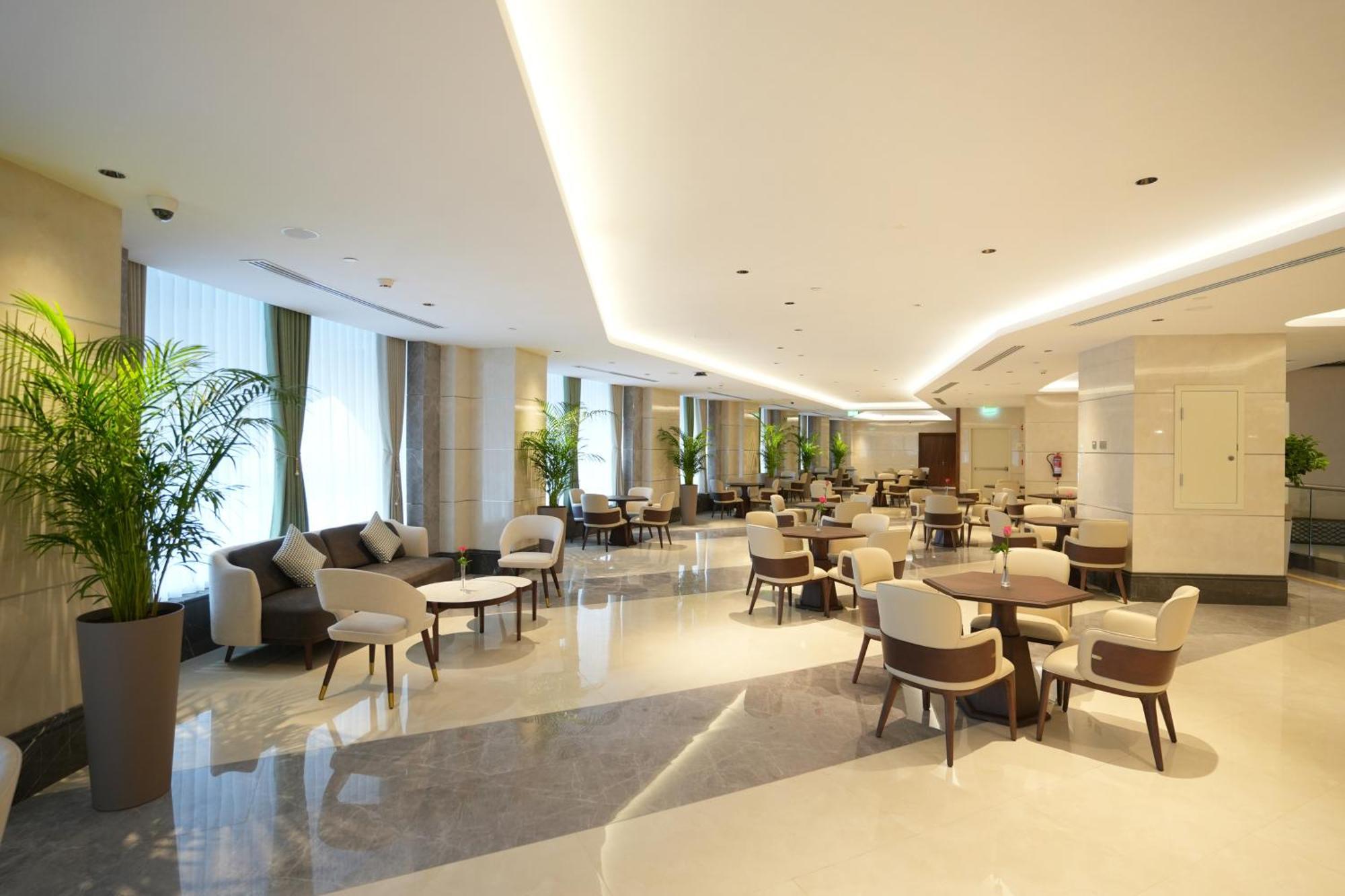 Peninsula Worth Hotel *