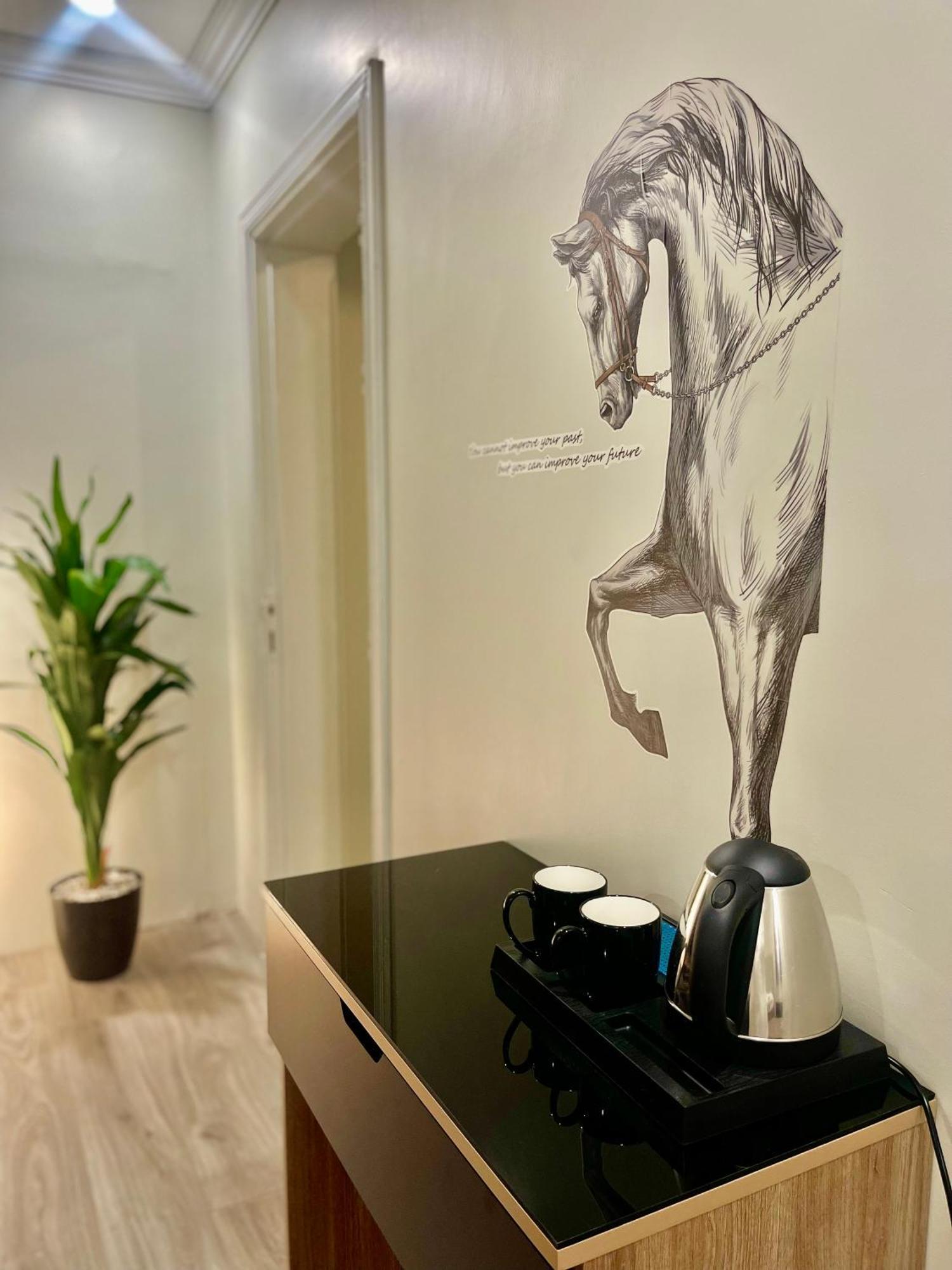 The Luxe 3 *
